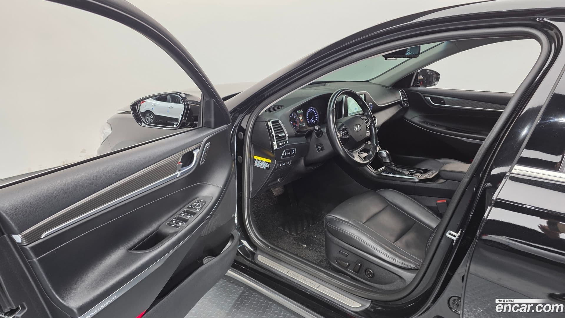 Main__Slider__Photo:Grandeur Hyundai 2018.7-10