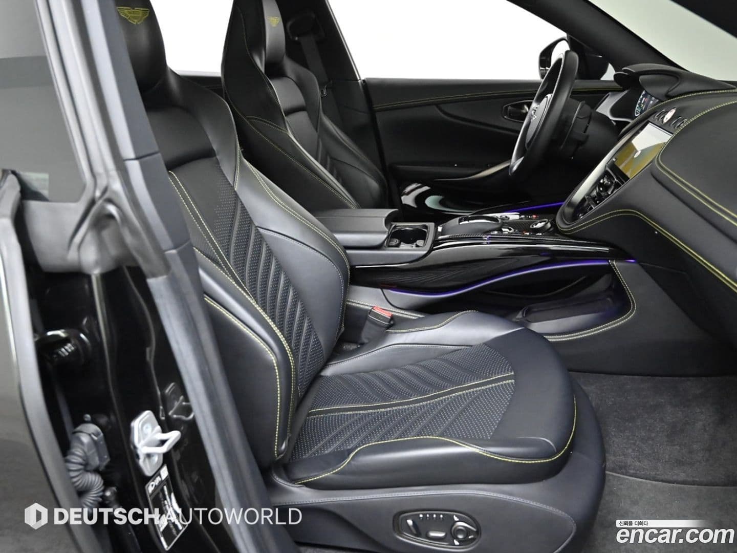 Main__Slider__Photo:DBX Astonmartin 2023.11-9