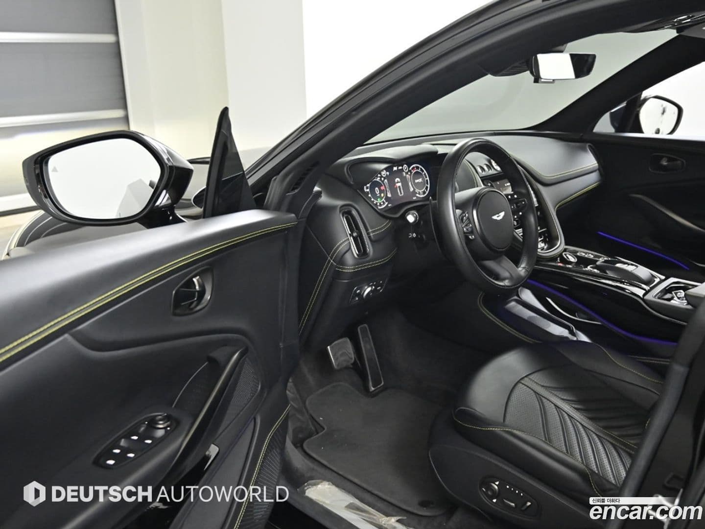 Main__Slider__Photo:DBX Astonmartin 2023.11-10