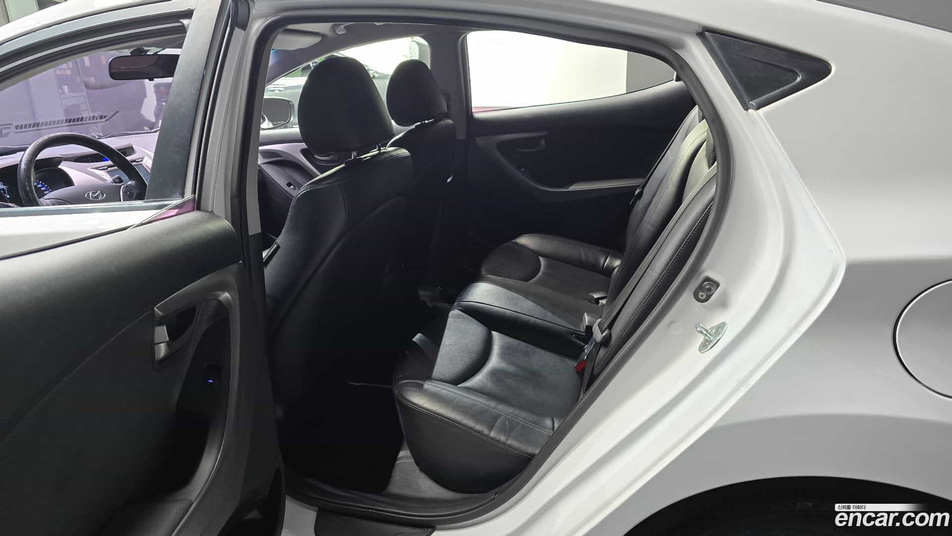 AVANTE Hyundai 2013.3-OPTION-015