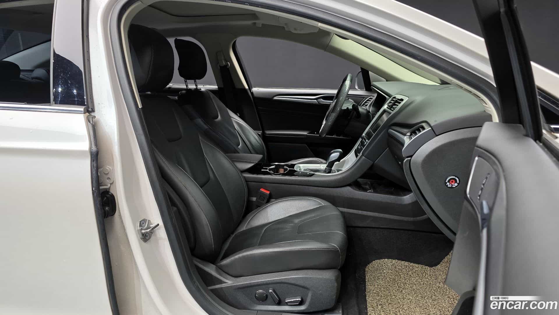 Mondeo Ford 2015.2-INNER-010