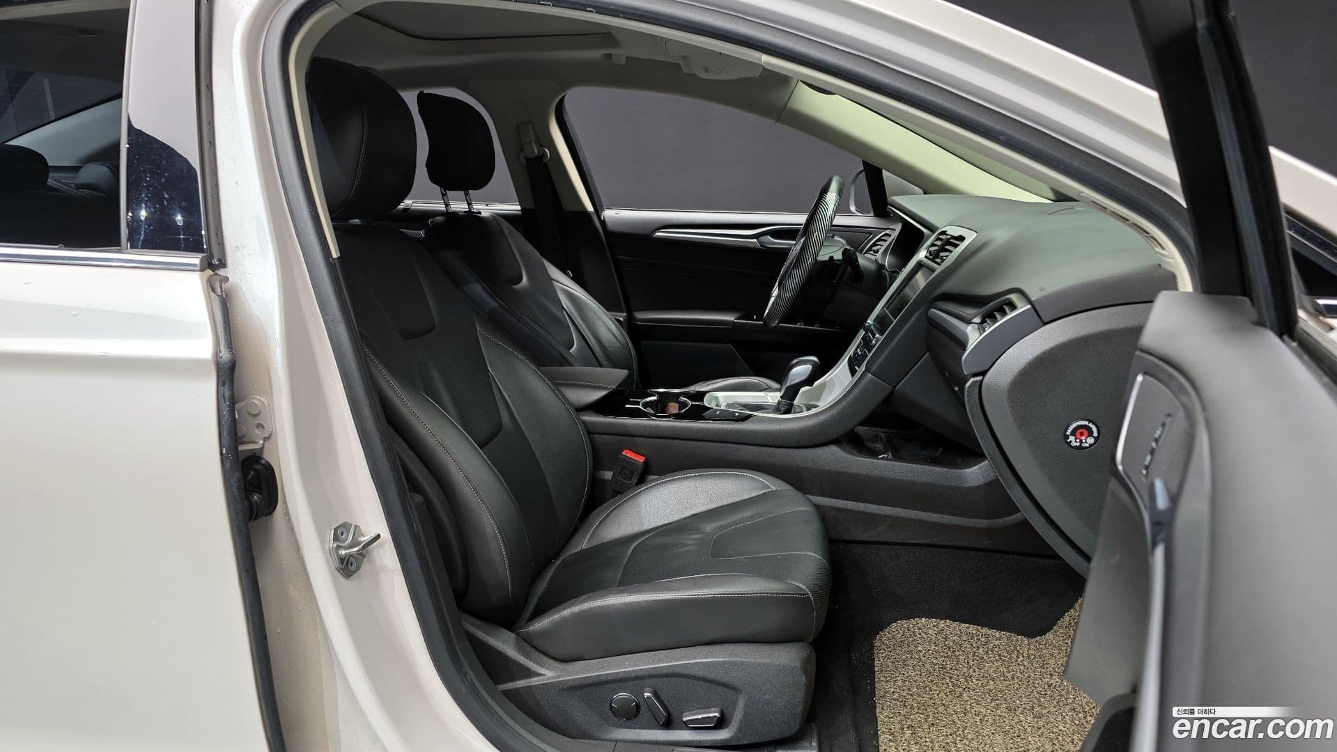 Main__Slider__Photo:Mondeo Ford 2015.2-9