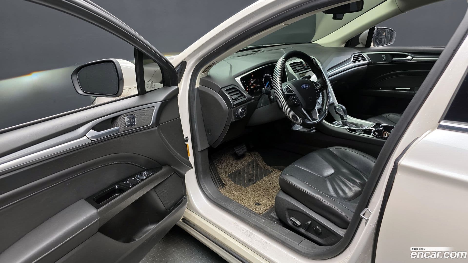 Main__Slider__Photo:Mondeo Ford 2015.2-10