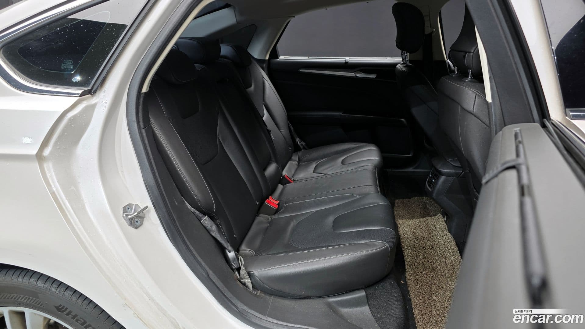 Main__Slider__Photo:Mondeo Ford 2015.2-11