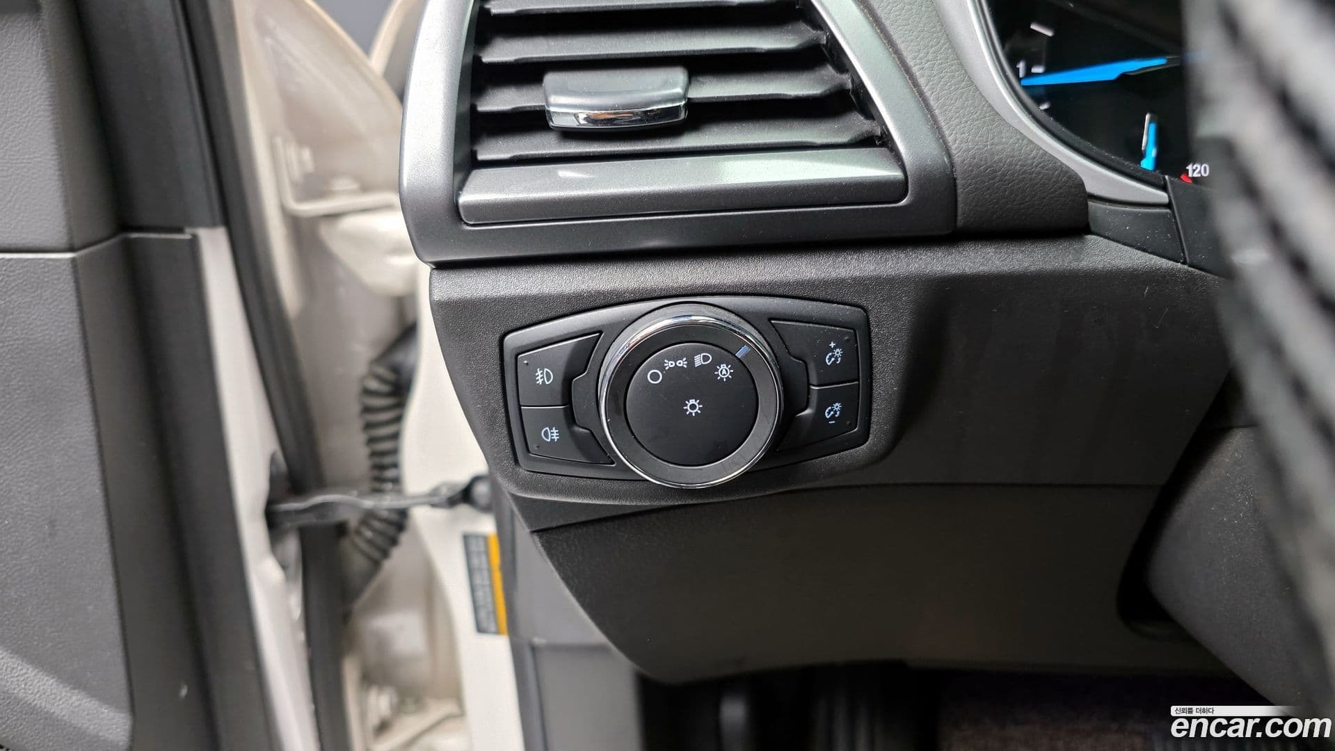 Main__Slider__Photo:Mondeo Ford 2015.2-15