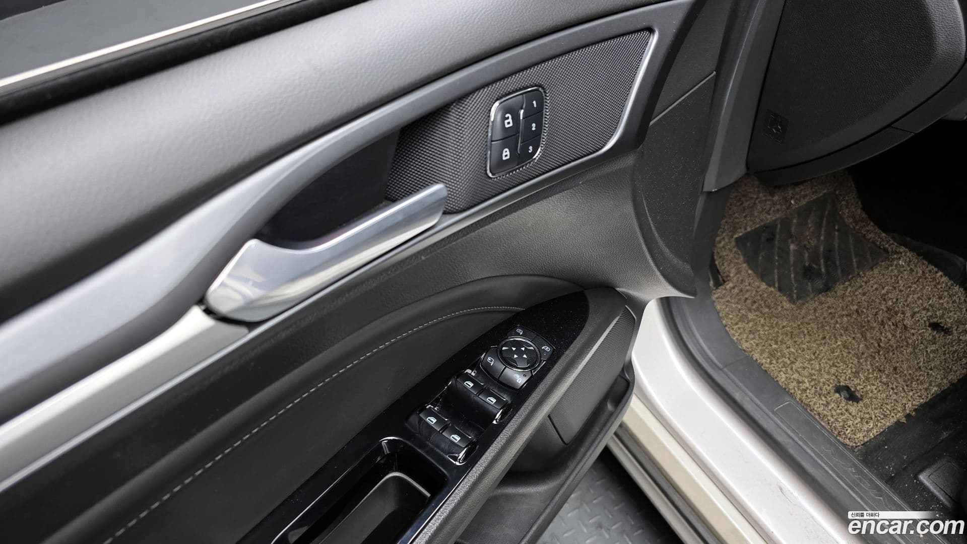 Main__Slider__Photo:Mondeo Ford 2015.2-17