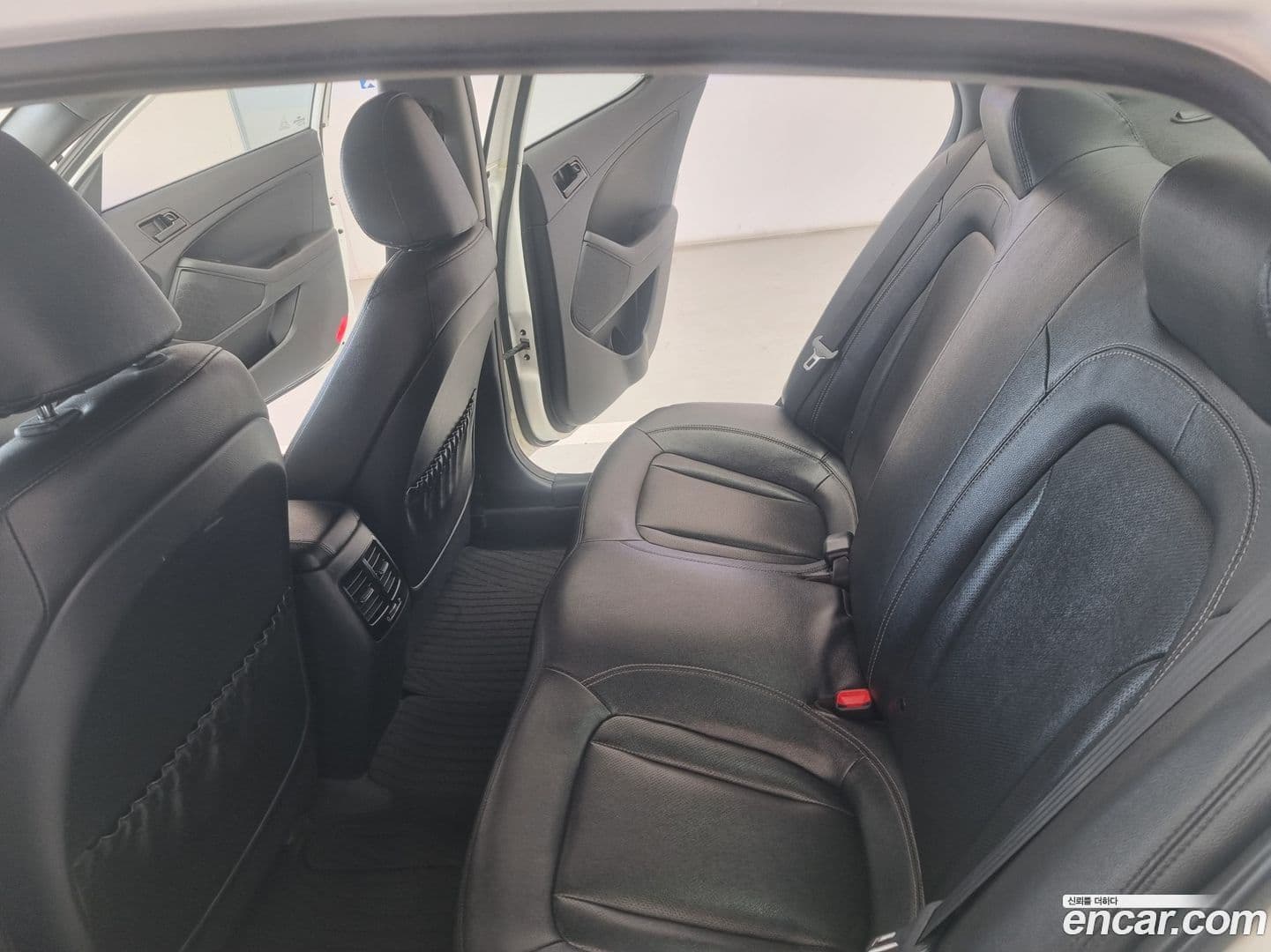 Main__Slider__Photo:K5 Kia 2011.3-9