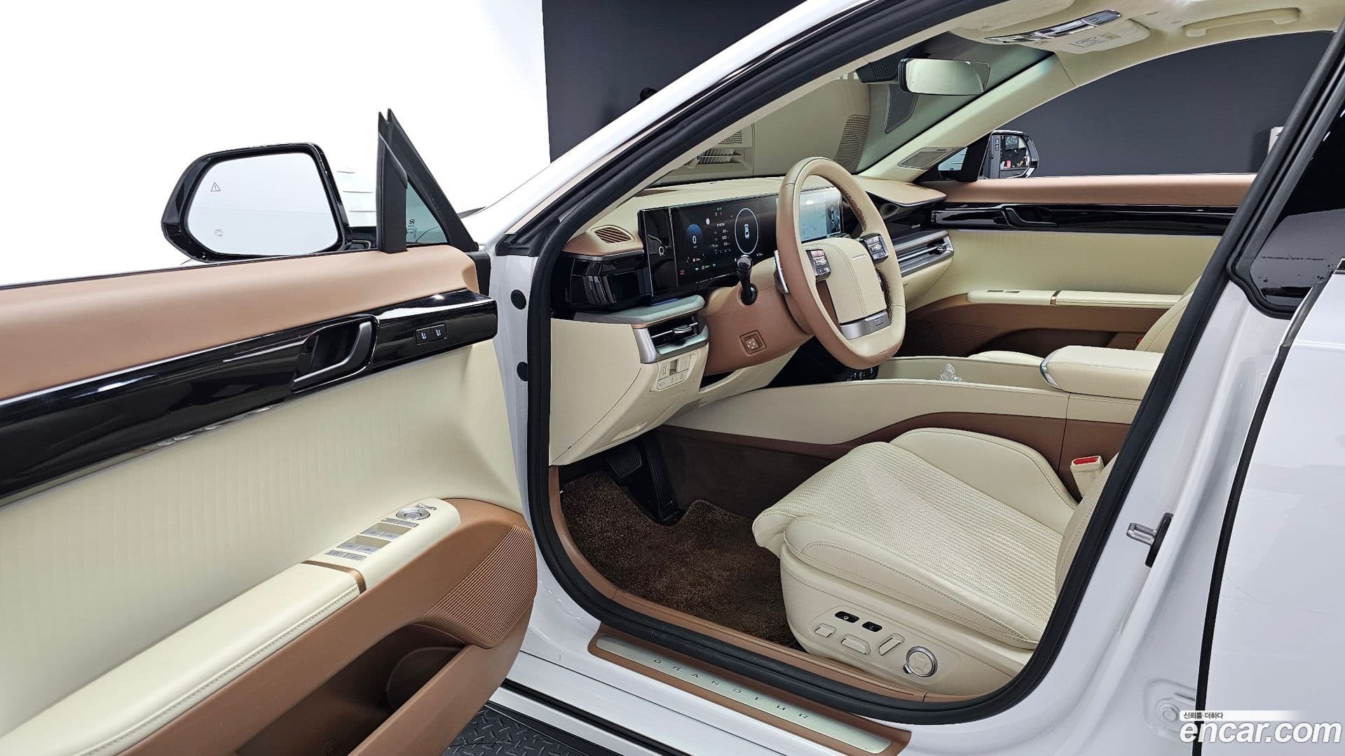 Main__Slider__Photo:Grandeur Hyundai 2024.0-10