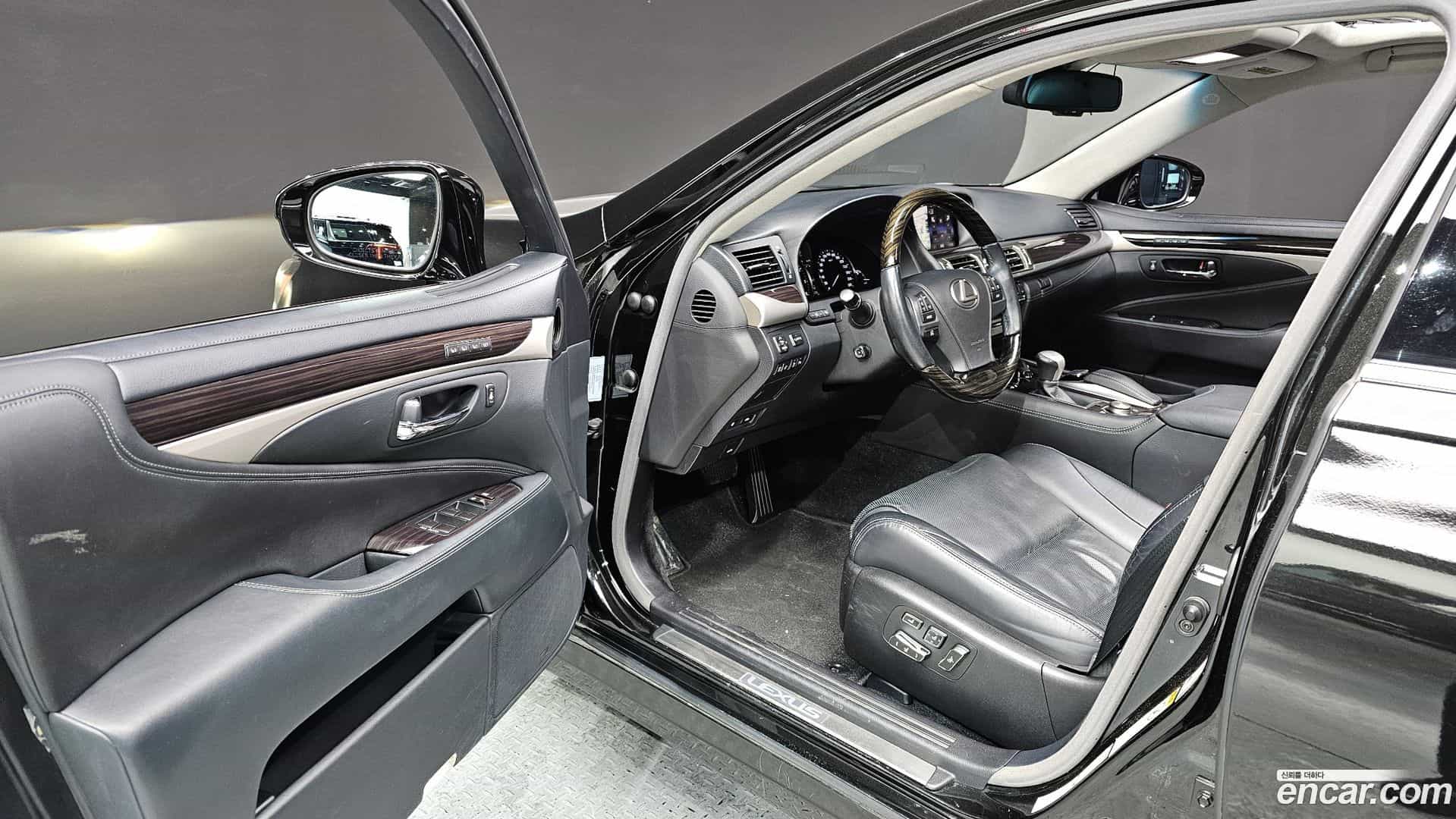 LS Lexus 2015.3-INNER-010