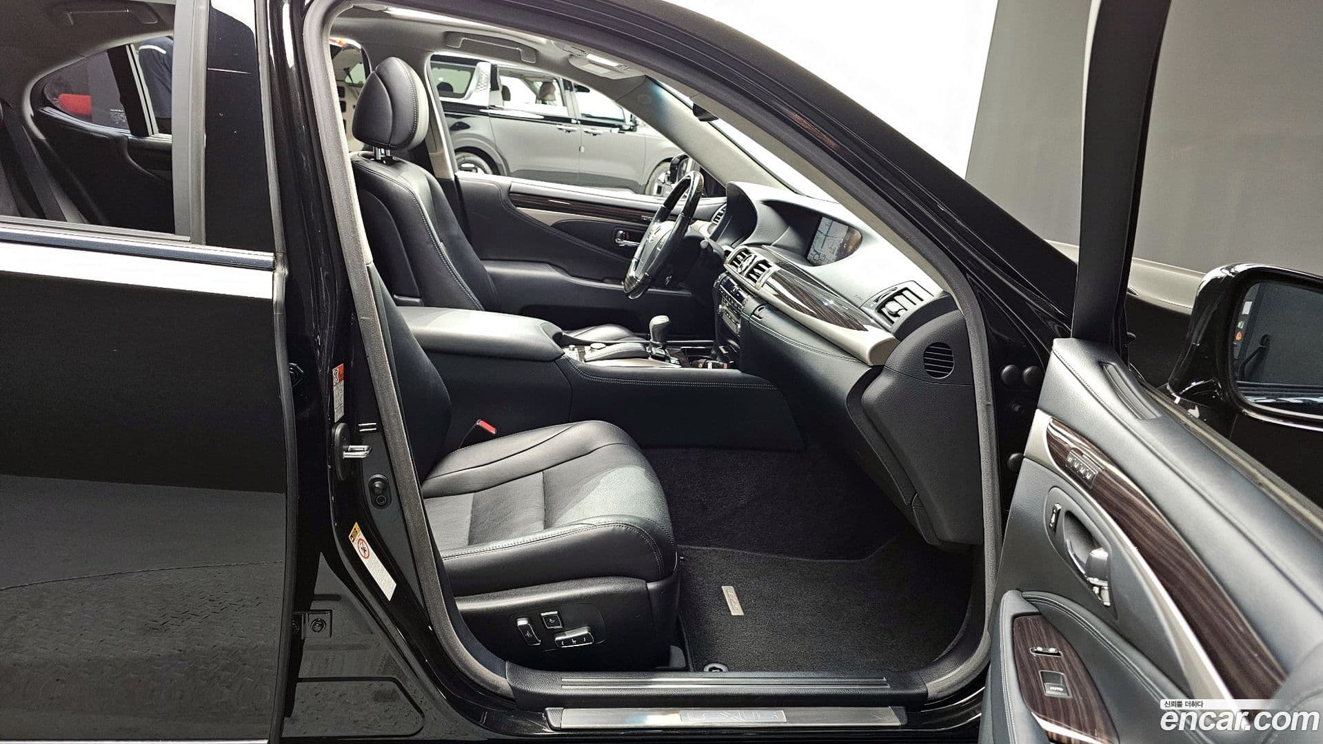 Main__Slider__Photo:LS Lexus 2015.3-10