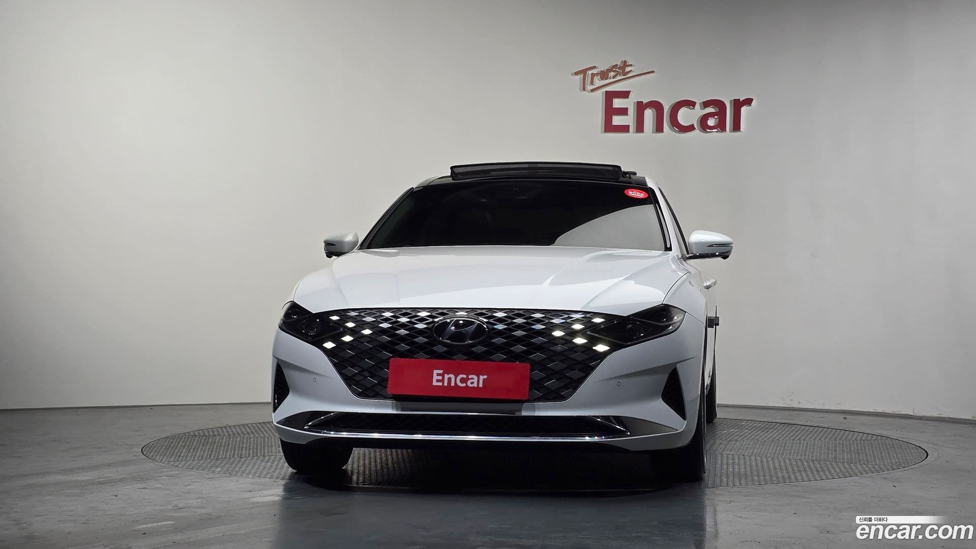 Main__Slider__Photo:Grandeur Hyundai 2020.7-2