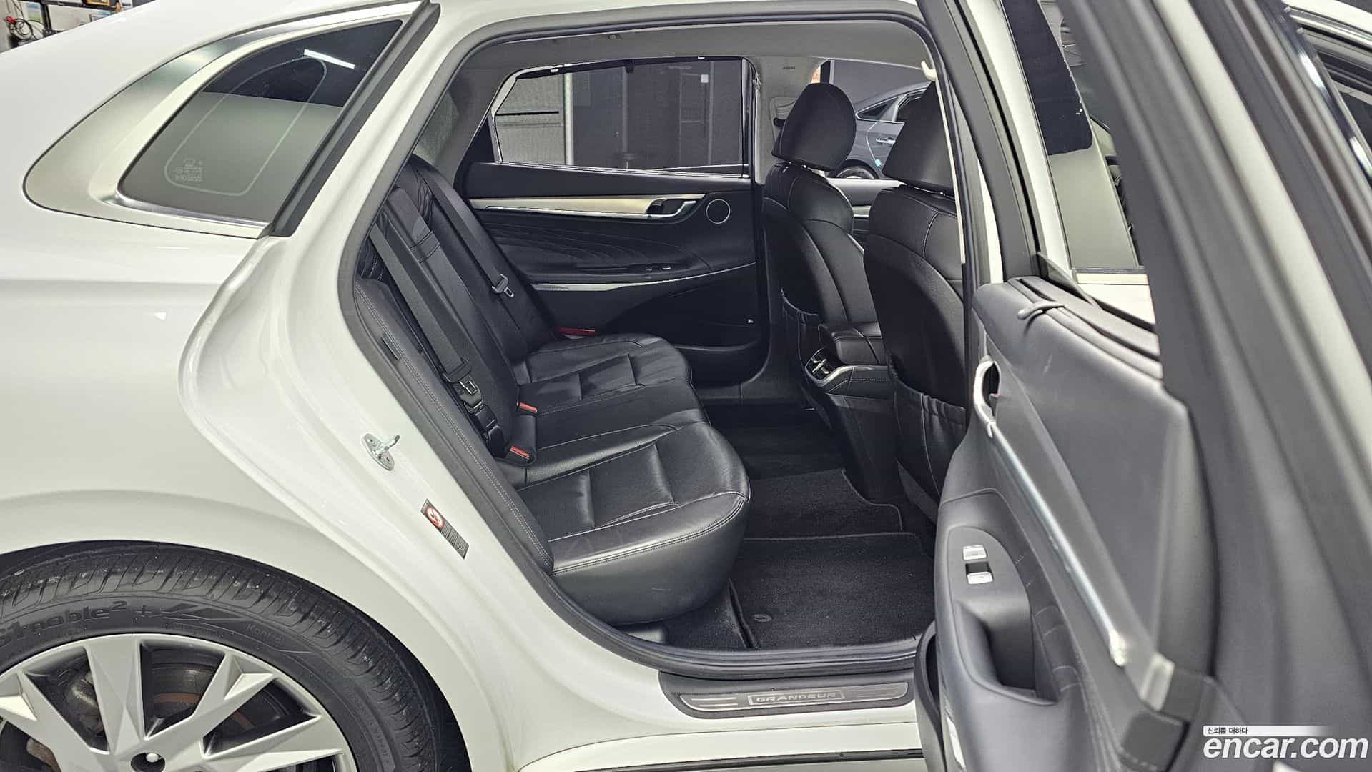 Grandeur Hyundai 2019.11-OPTION-016