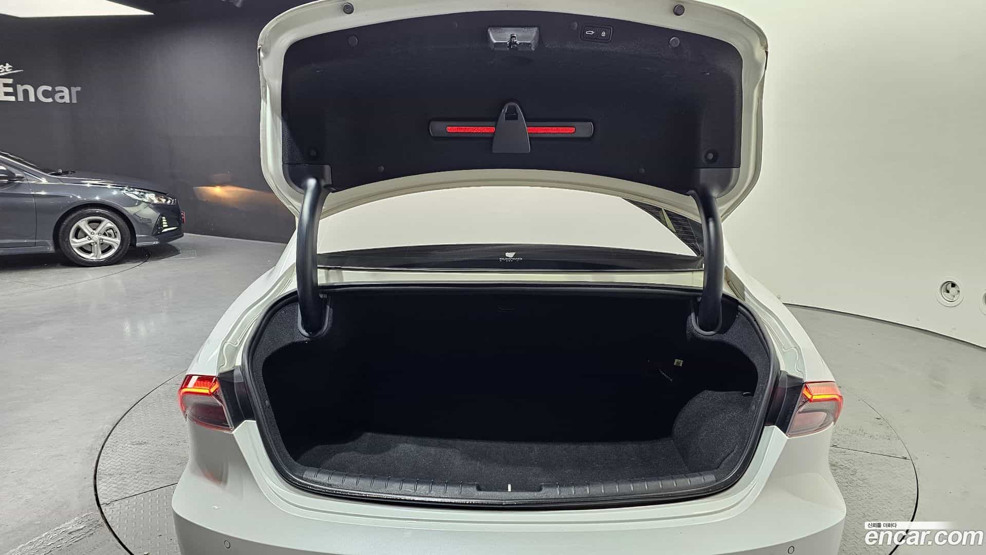 Grandeur Hyundai 2019.11-OPTION-024