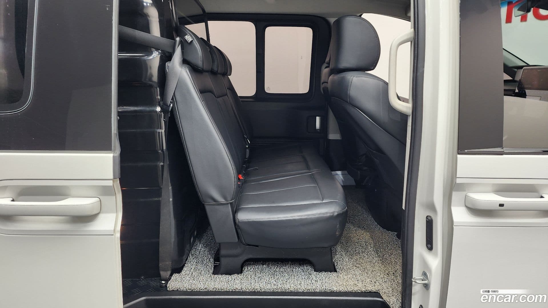 Main__Slider__Photo:Staria Hyundai 2023.3-11