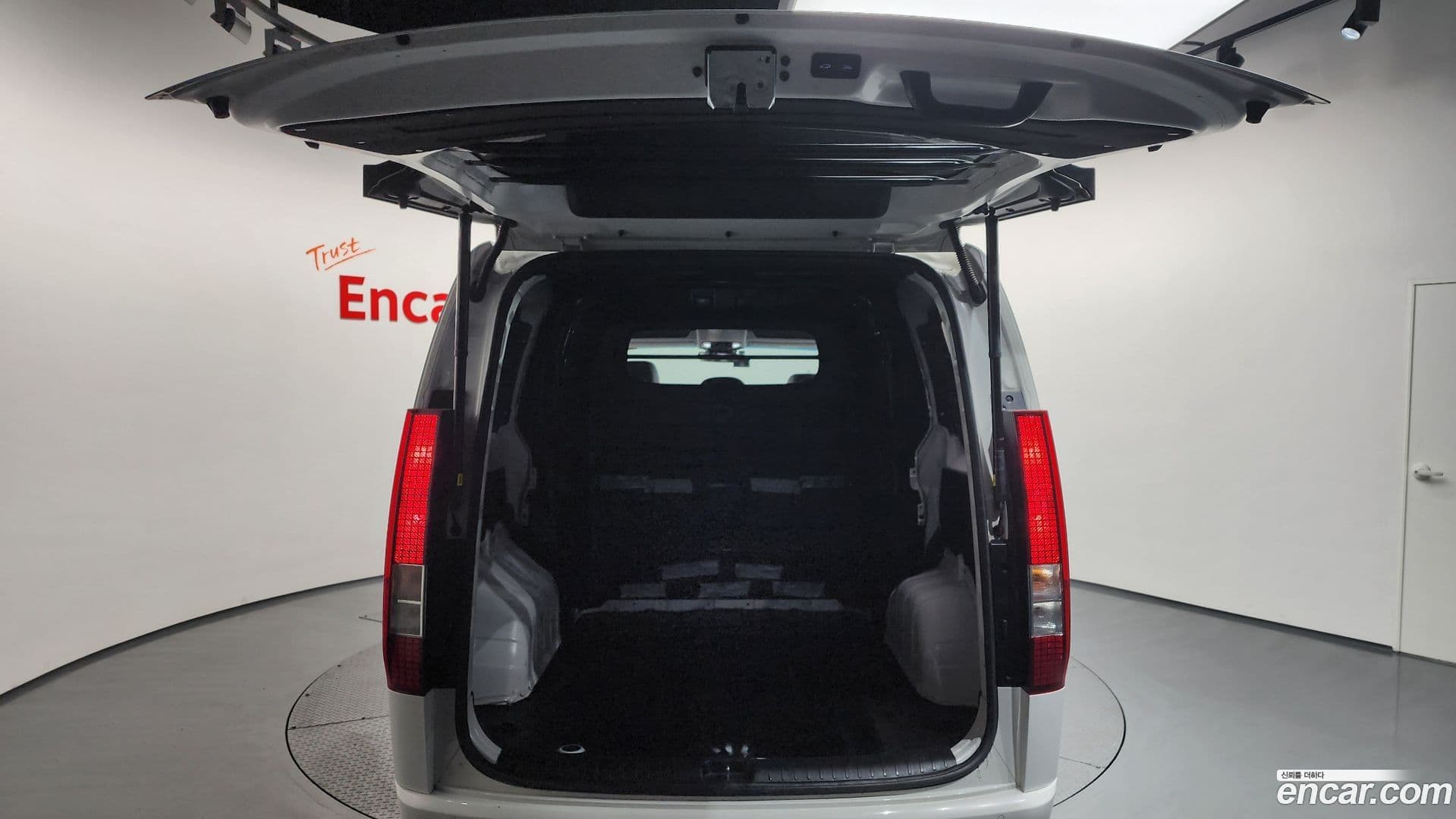 Main__Slider__Photo:Staria Hyundai 2023.3-19