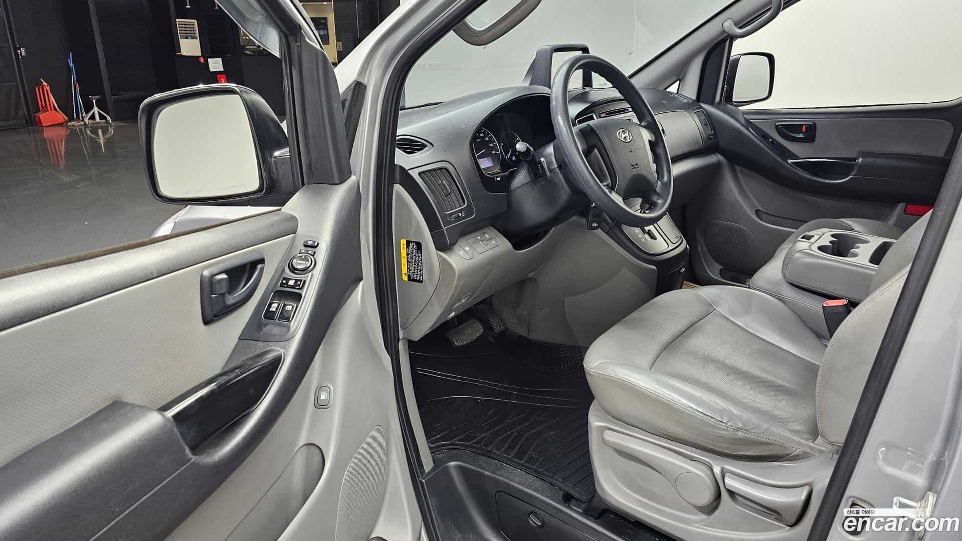 Starex Hyundai 2015.9-INNER-010