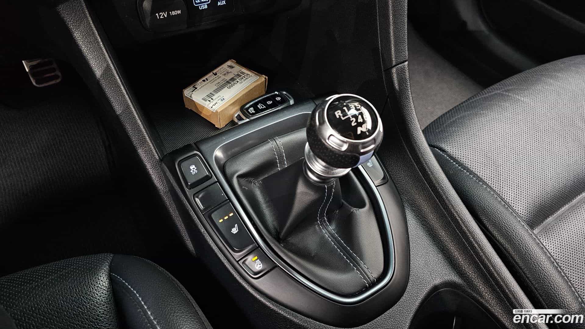 Veloster Hyundai 2019.0-INNER-009