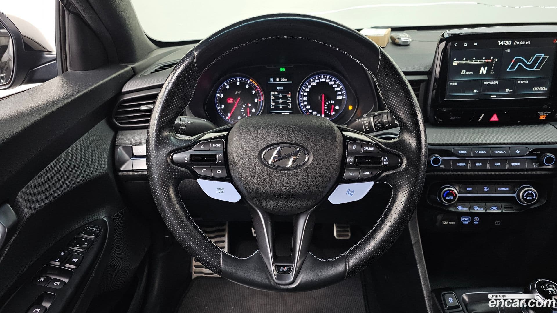 Main__Slider__Photo:Veloster Hyundai 2019.0-12