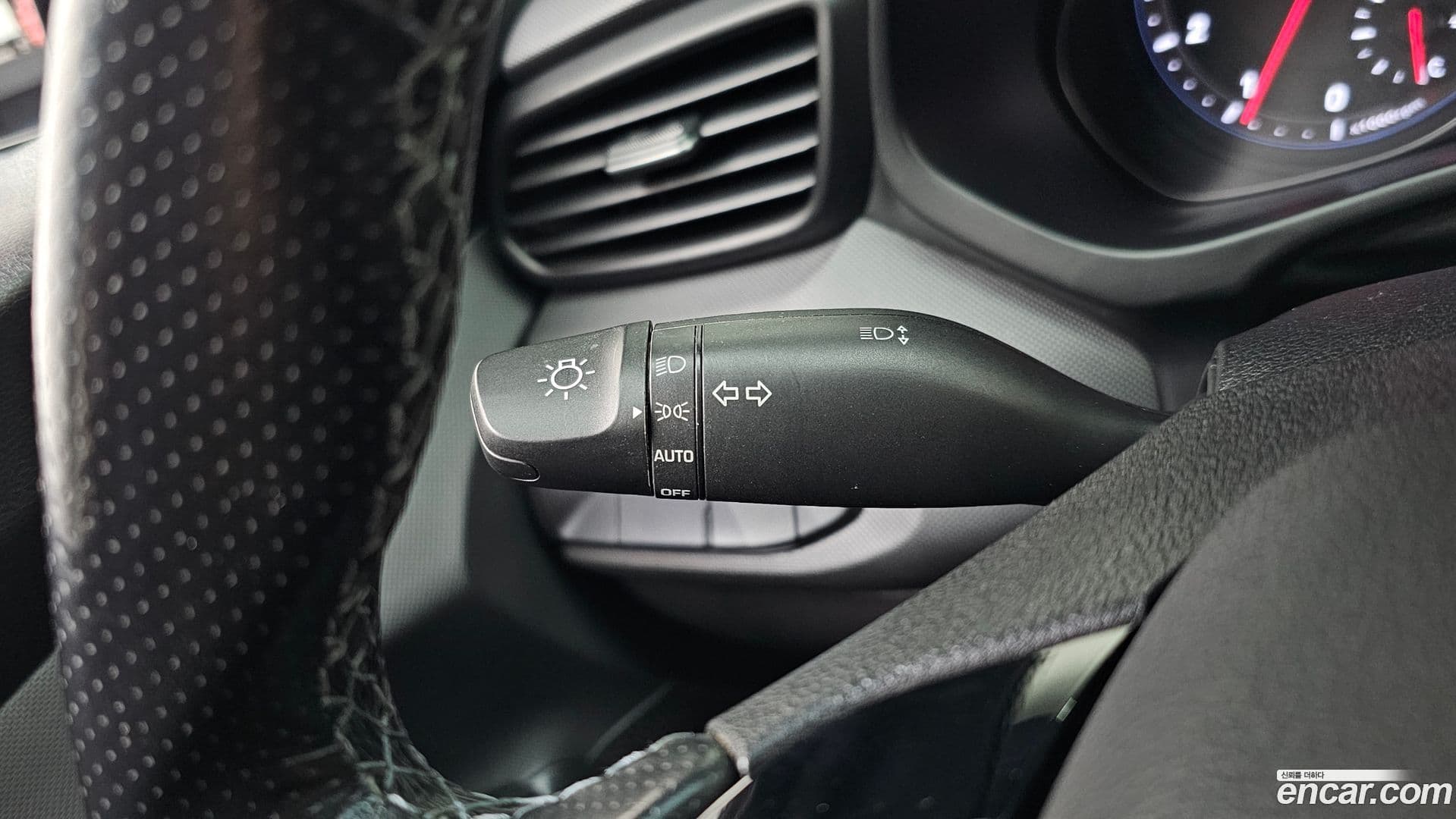 Main__Slider__Photo:Veloster Hyundai 2019.0-17