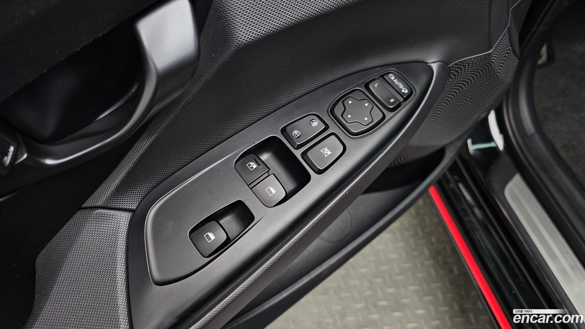 Main__Slider__Photo:Veloster Hyundai 2019.0-18