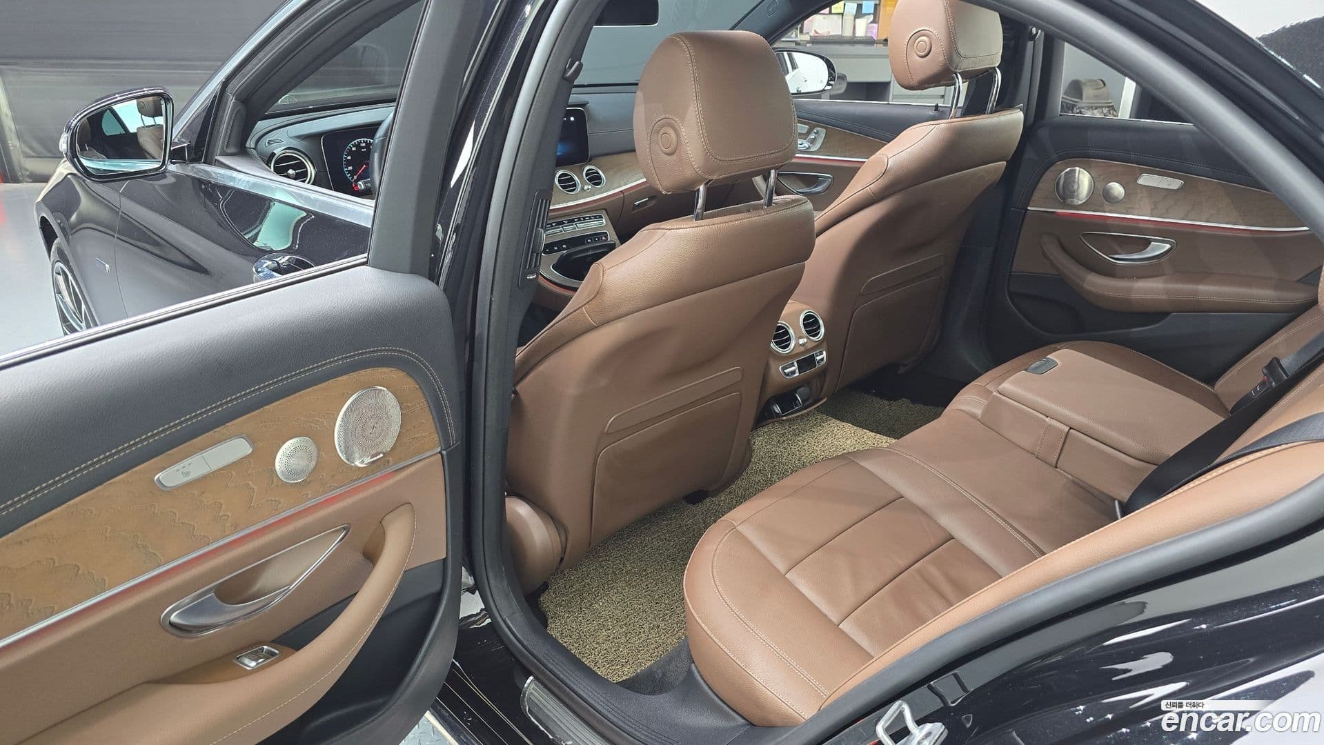 Main__Slider__Photo:E-Class Mercedes-Benz 2021.2-10