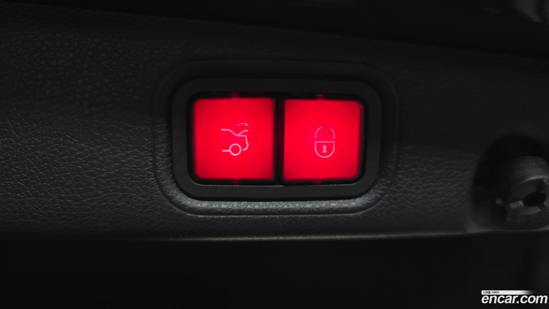 Main__Slider__Photo:E-Class Mercedes-Benz 2021.2-18