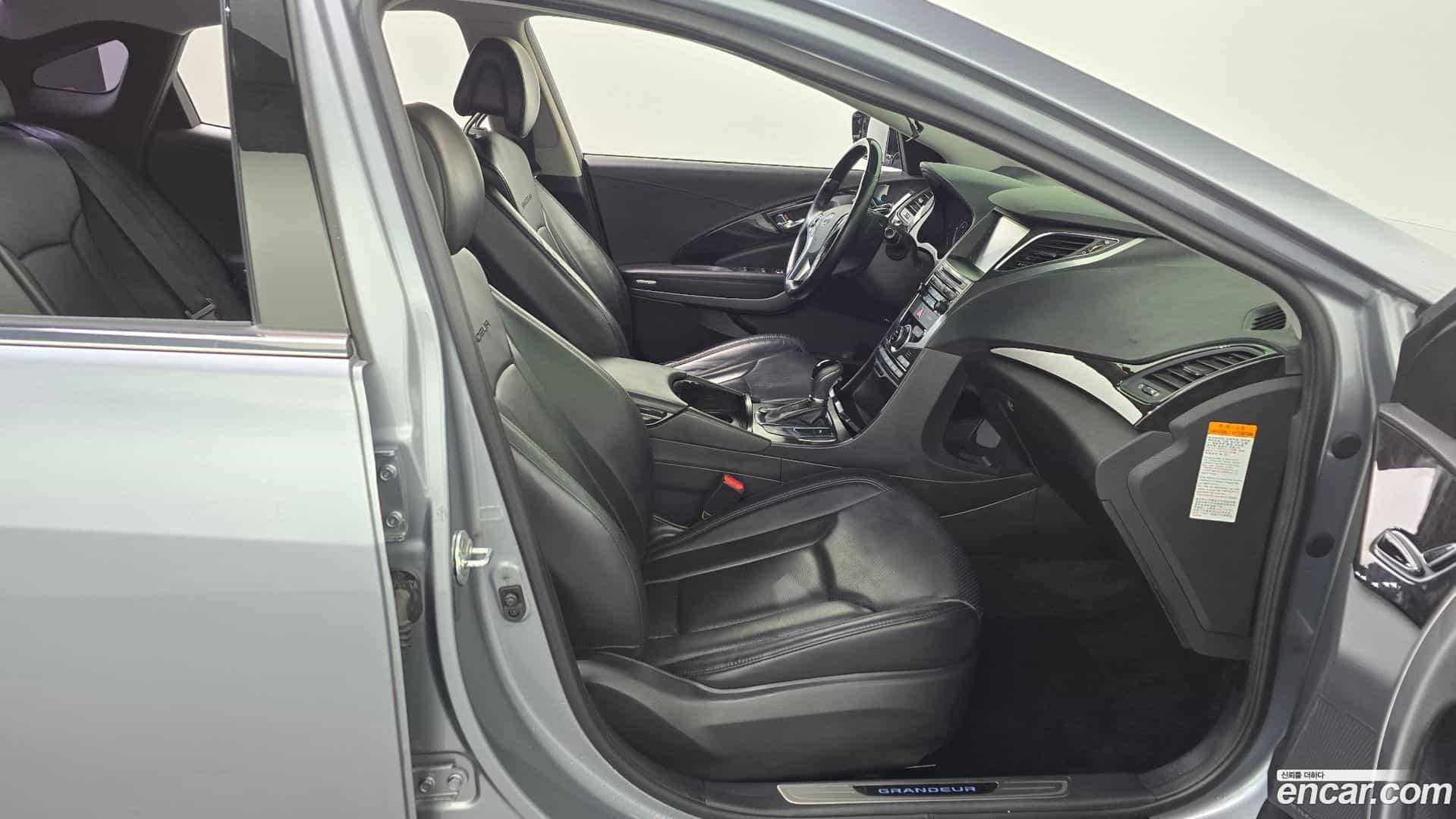 Grandeur Hyundai 2016.1-OPTION-015