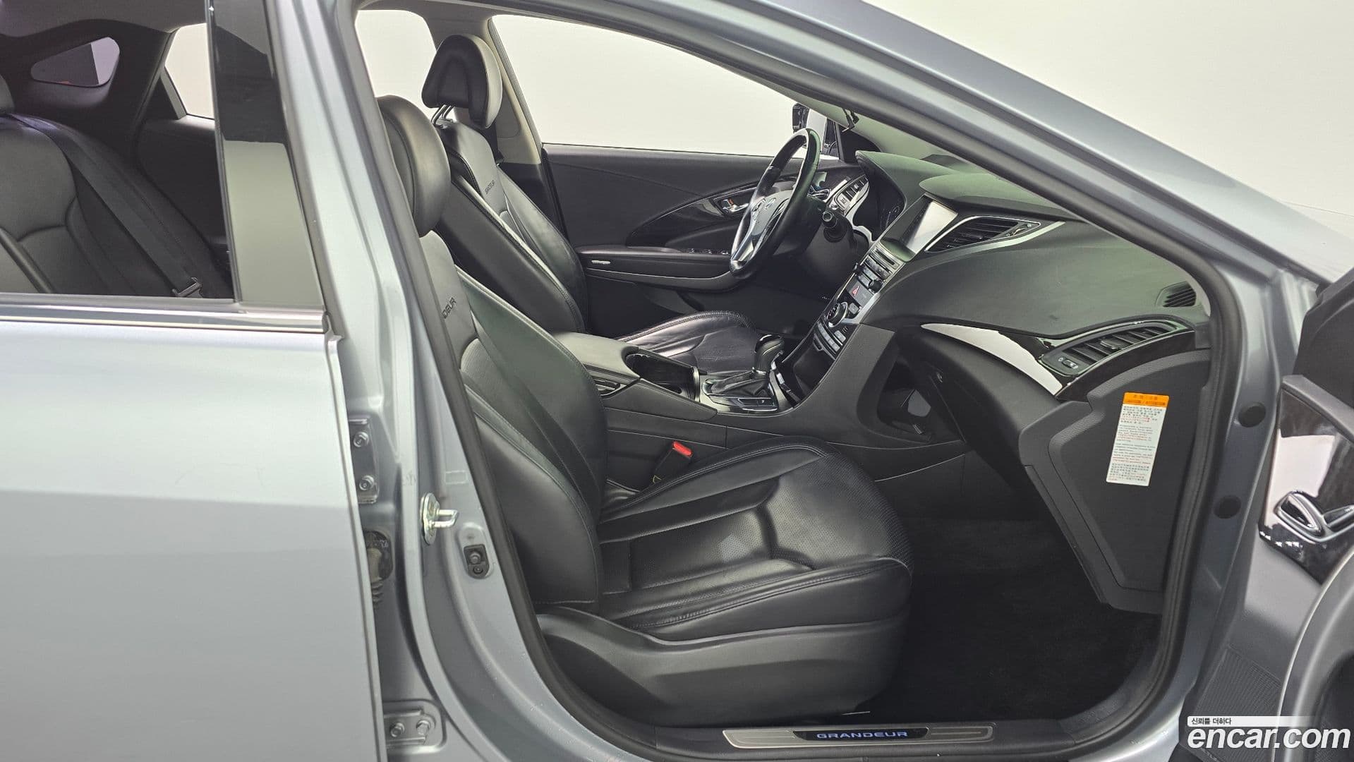 Main__Slider__Photo:Grandeur Hyundai 2016.1-10