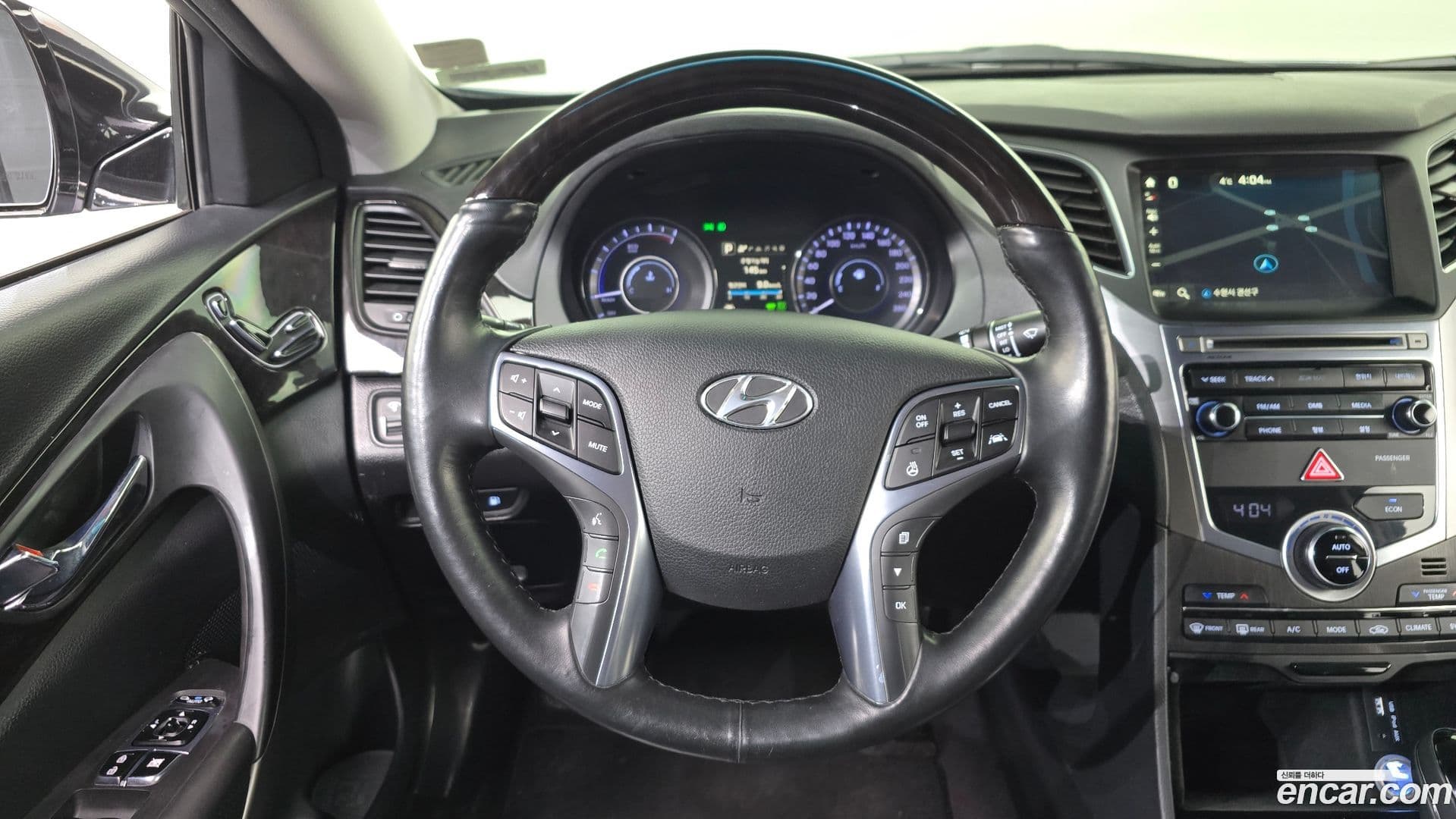 Main__Slider__Photo:Grandeur Hyundai 2016.1-12