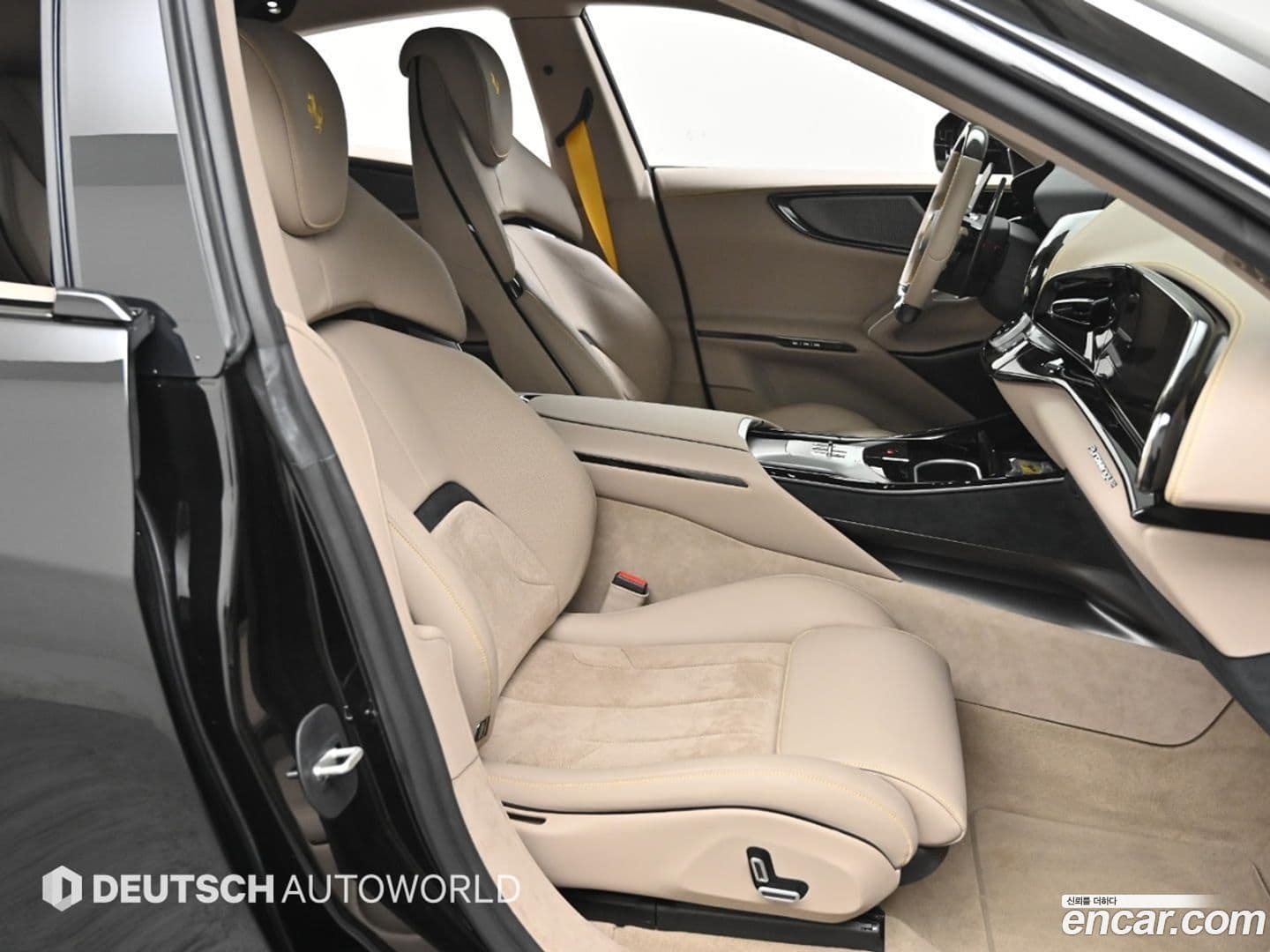 Main__Slider__Photo:Purosangue Ferrari 2025.5-9