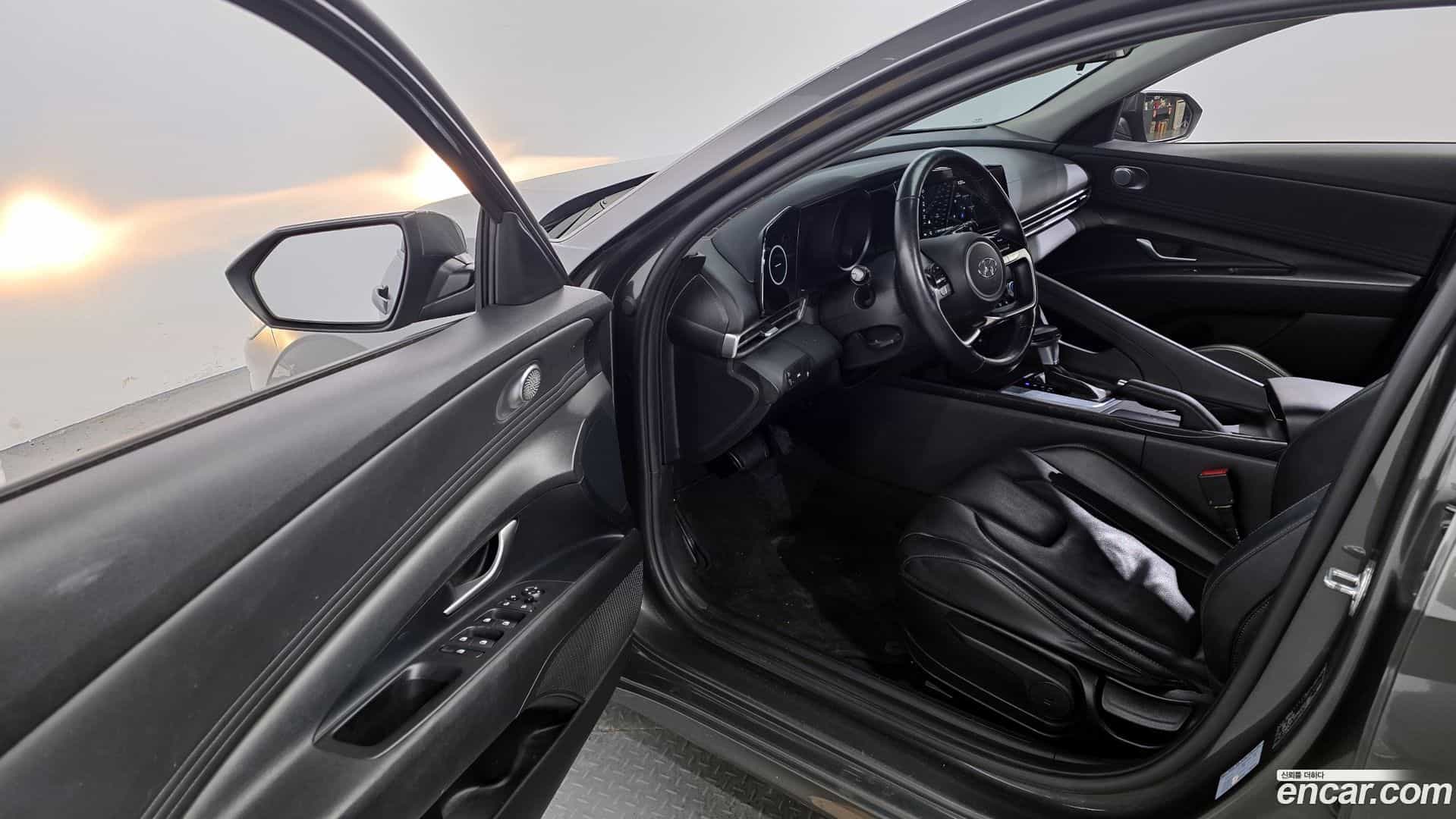 AVANTE Hyundai 2021.1-INNER-010