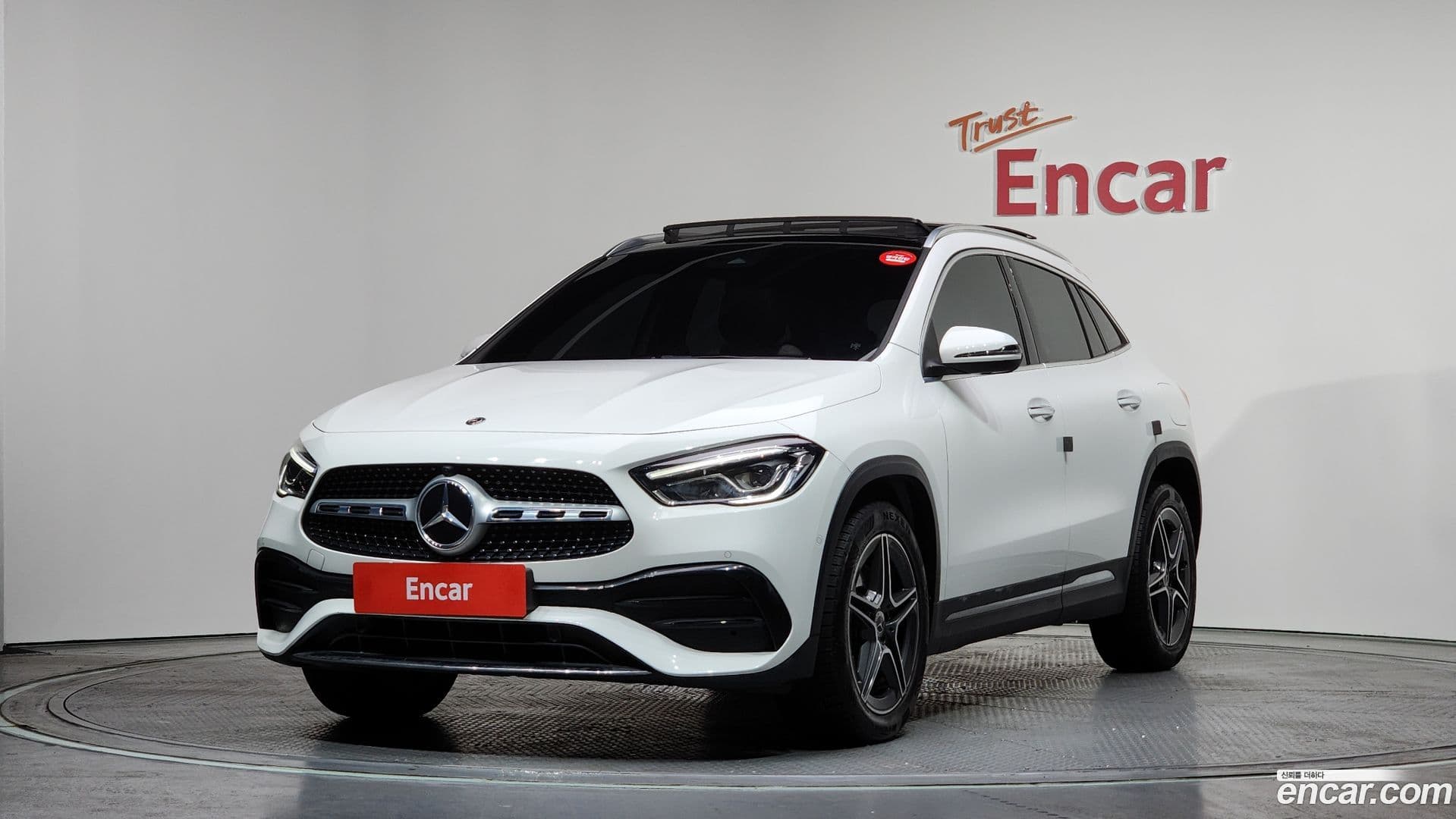 Main__Slider__Photo:GLA-Class Mercedes-Benz 2020.10-0