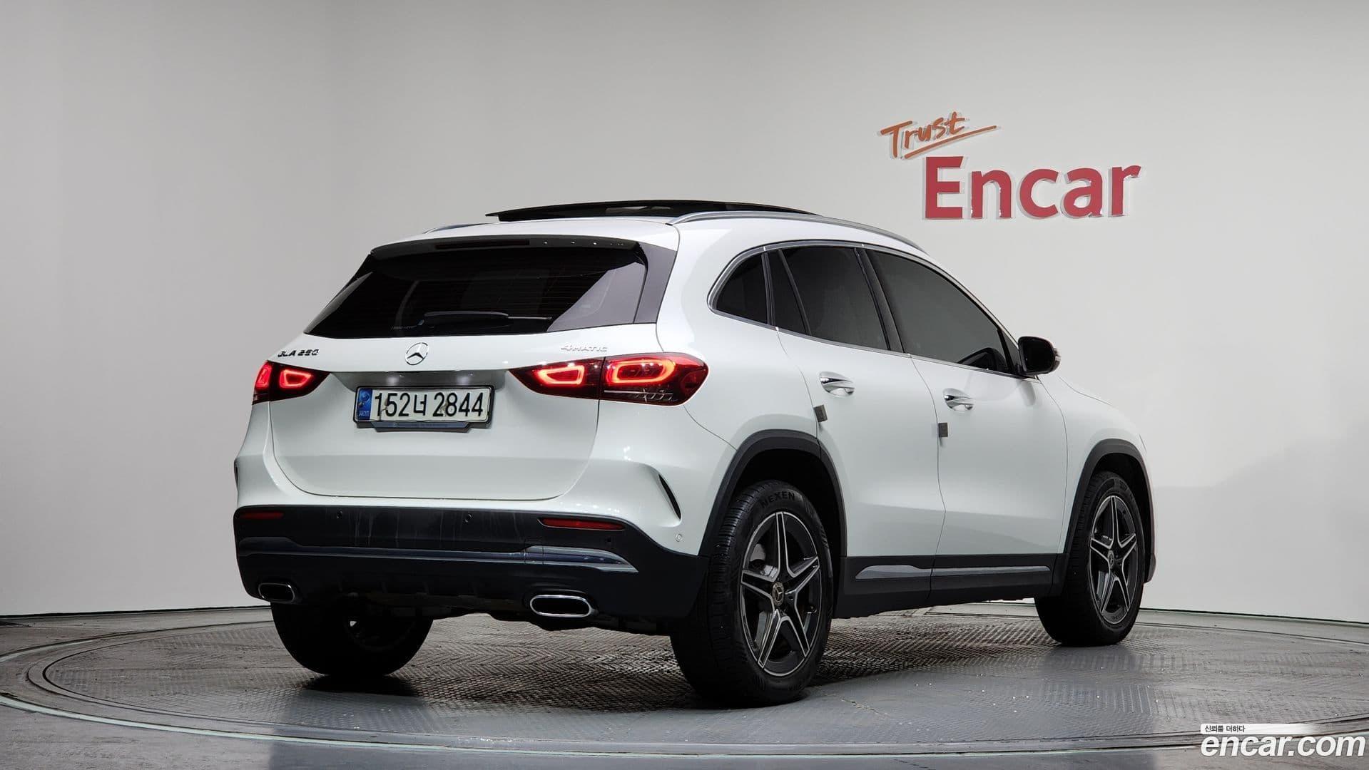 Main__Slider__Photo:GLA-Class Mercedes-Benz 2020.10-1