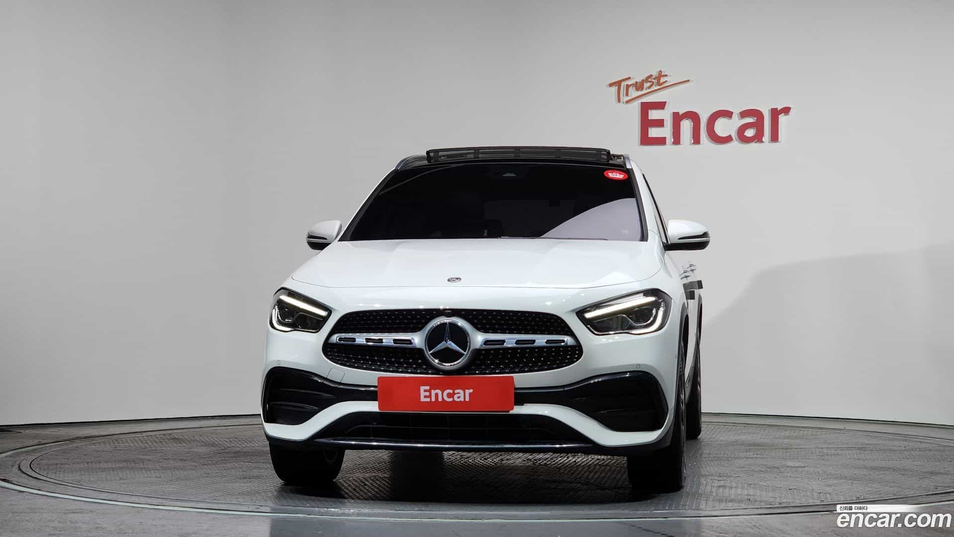 GLA-Class Mercedes-Benz 2020.10-OUTER-003