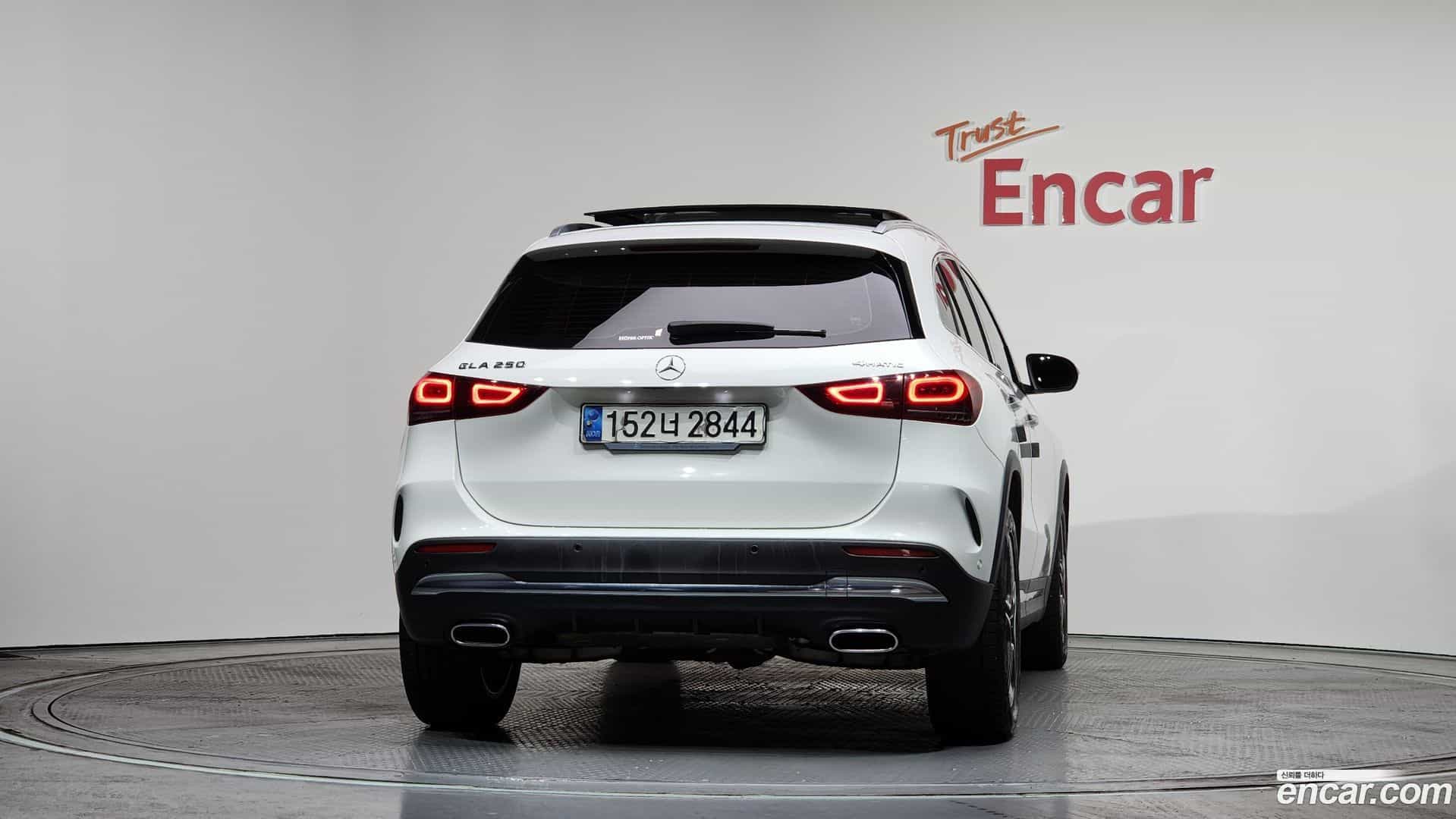 GLA-Class Mercedes-Benz 2020.10-OUTER-004