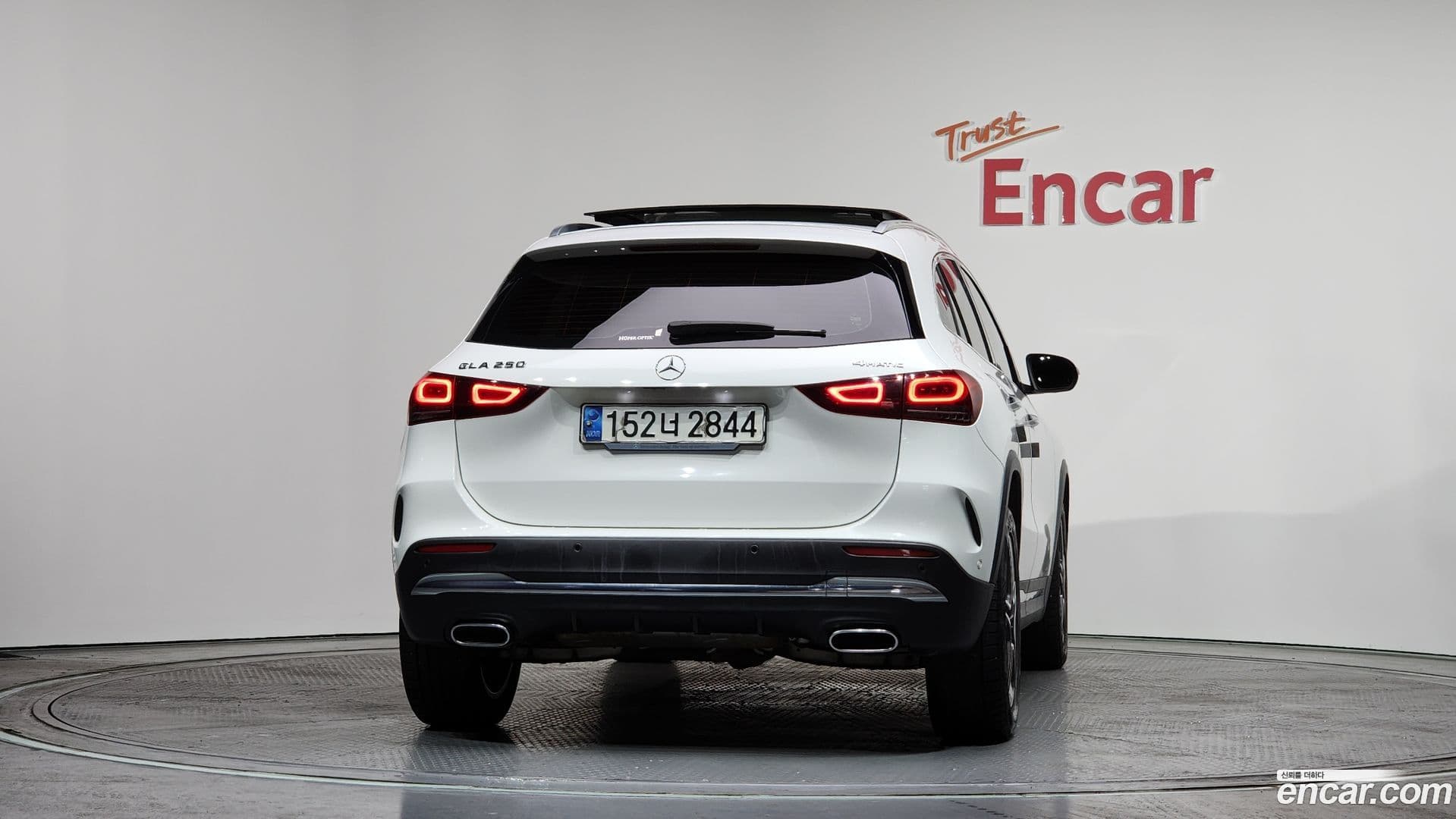 Main__Slider__Photo:GLA-Class Mercedes-Benz 2020.10-3