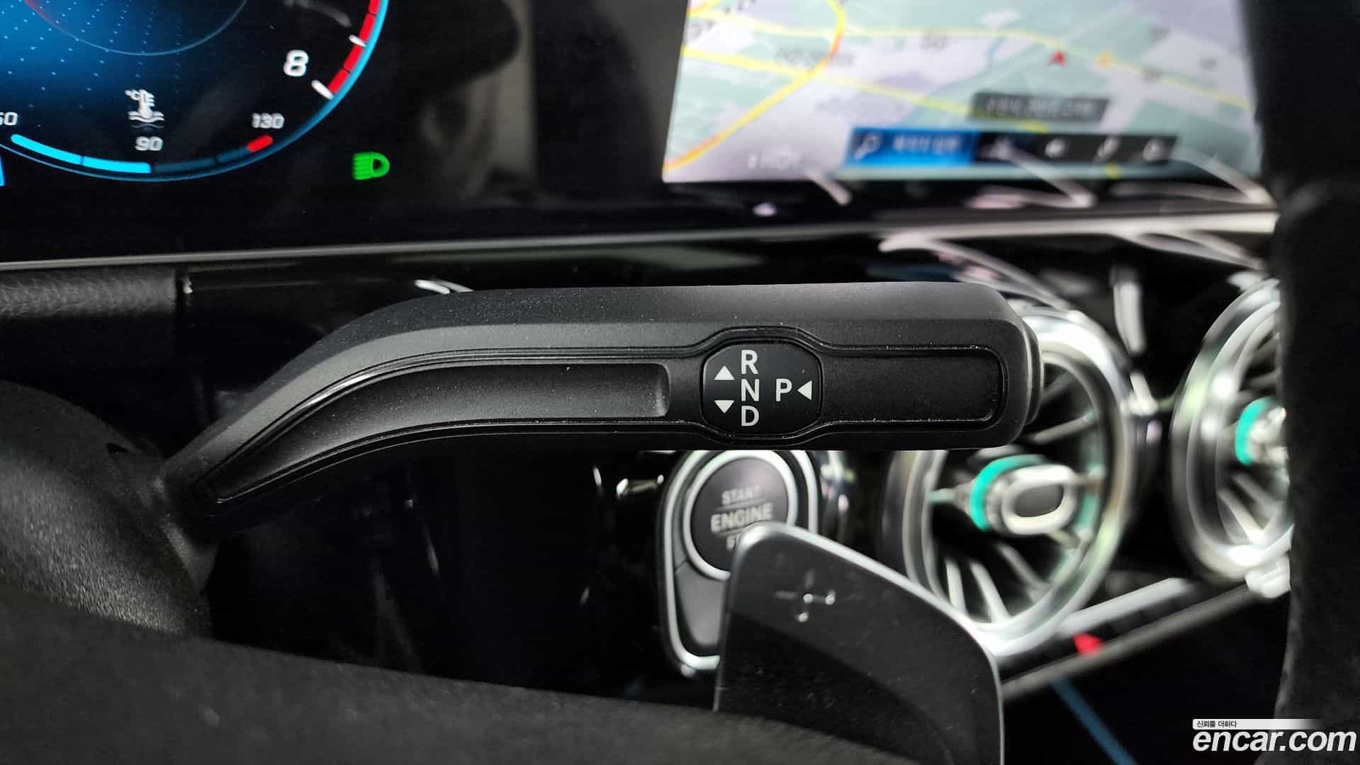 GLA-Class Mercedes-Benz 2020.10-INNER-009