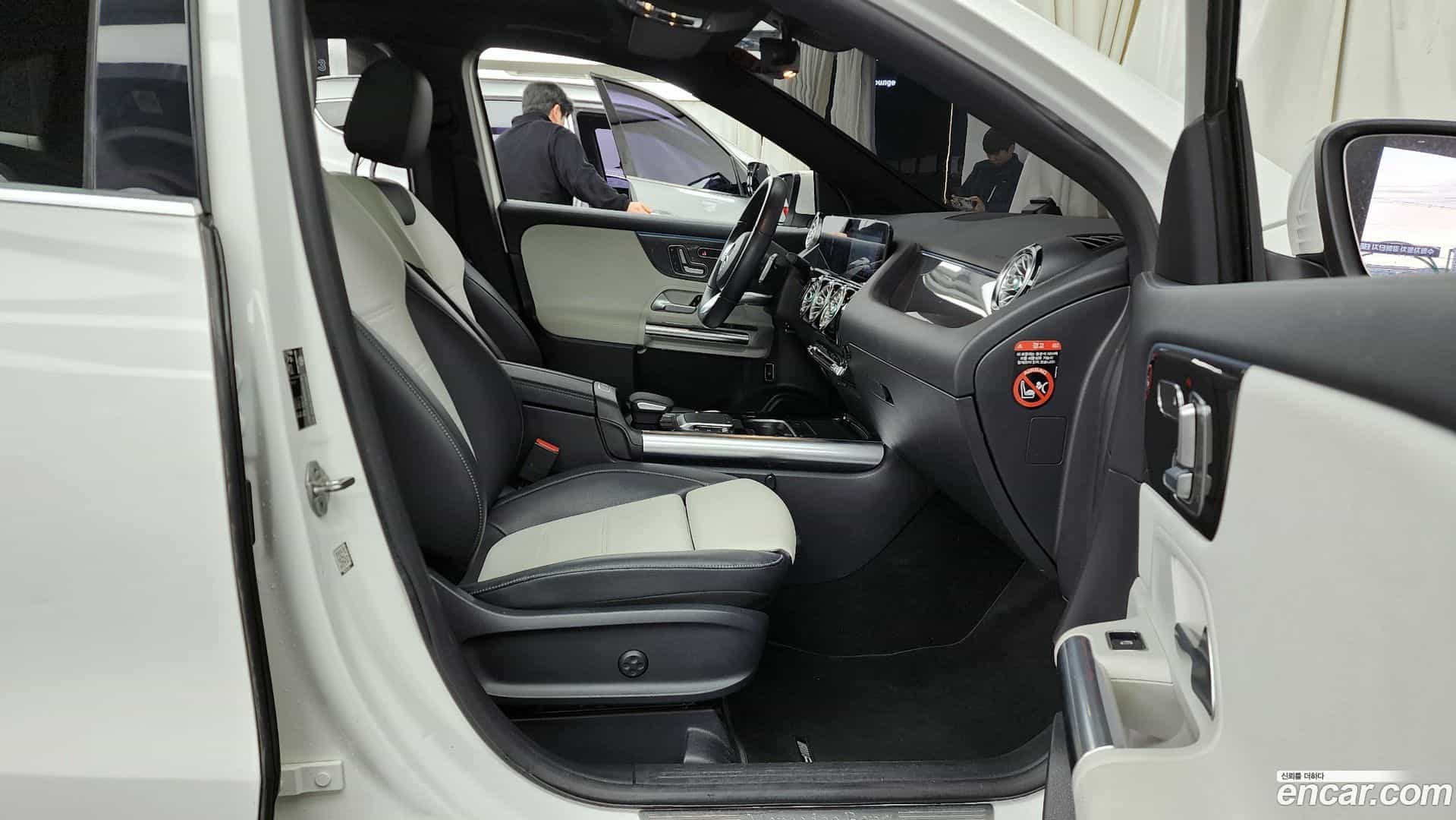 GLA-Class Mercedes-Benz 2020.10-OPTION-015