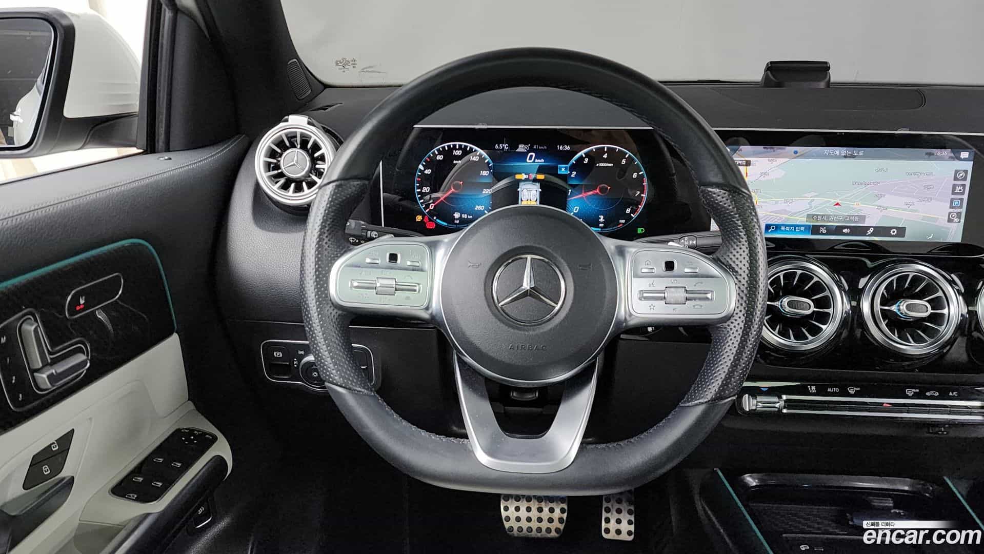 GLA-Class Mercedes-Benz 2020.10-OPTION-017