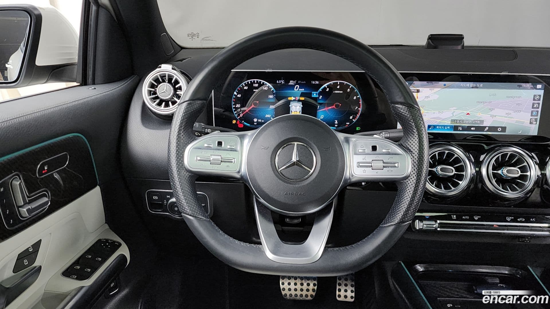 Main__Slider__Photo:GLA-Class Mercedes-Benz 2020.10-12