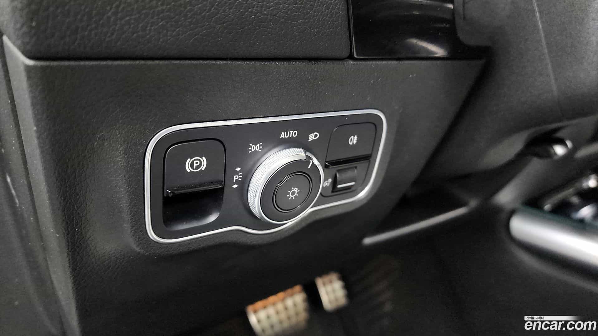 GLA-Class Mercedes-Benz 2020.10-OPTION-020