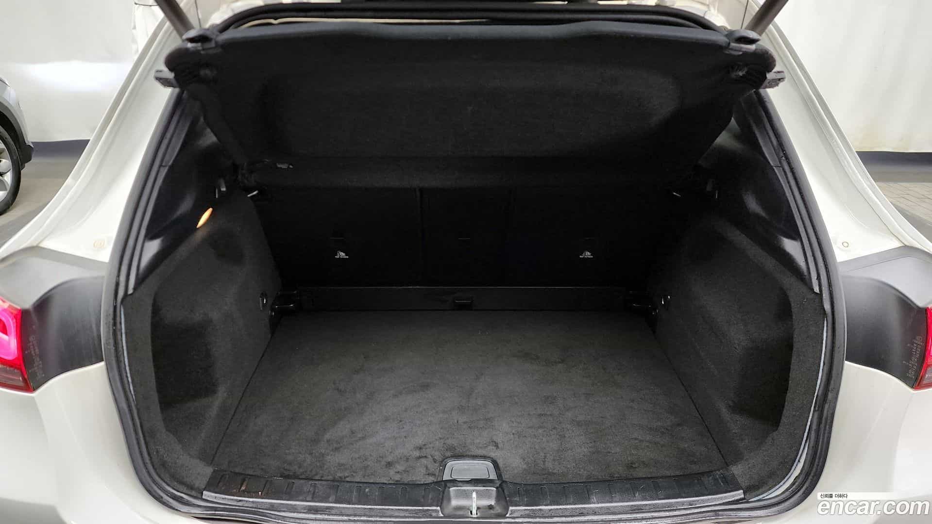 GLA-Class Mercedes-Benz 2020.10-OPTION-024