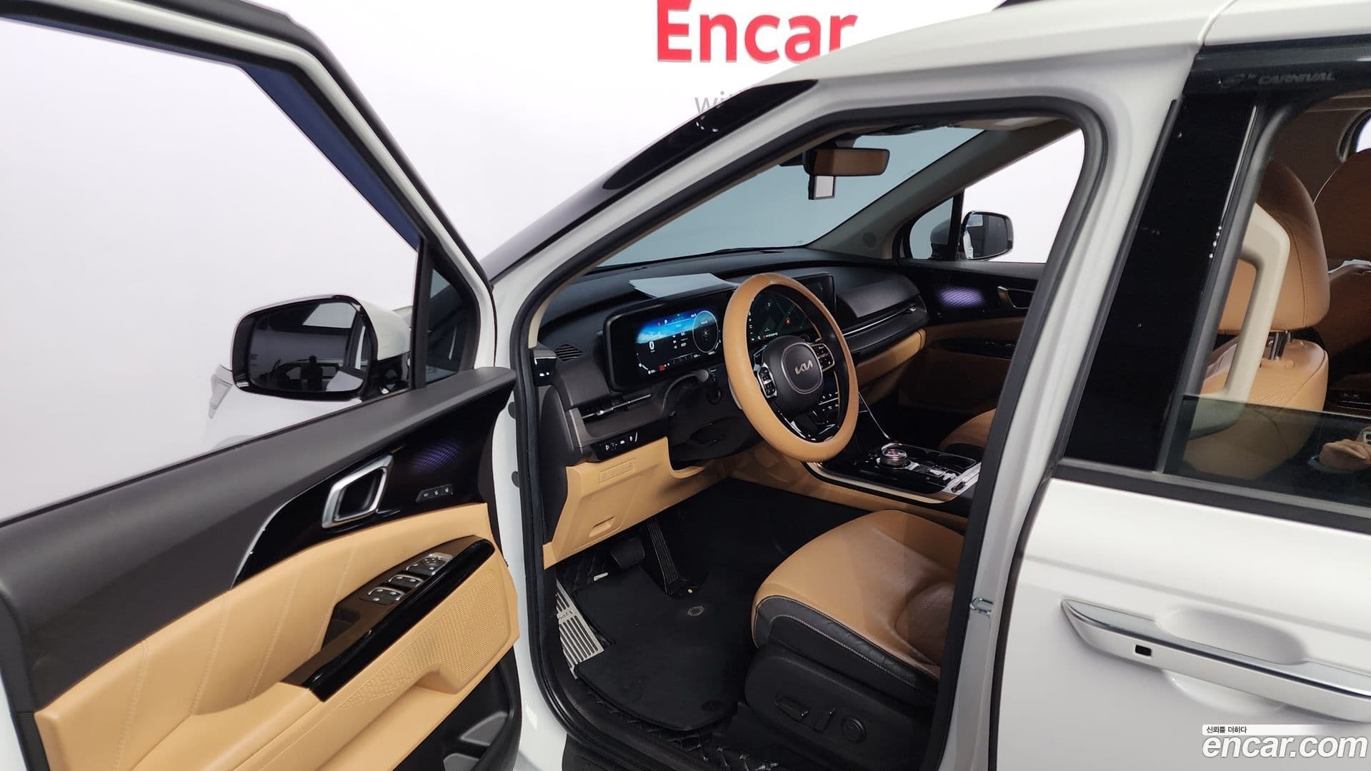 Main__Slider__Photo:Canival Kia 2023.1-10