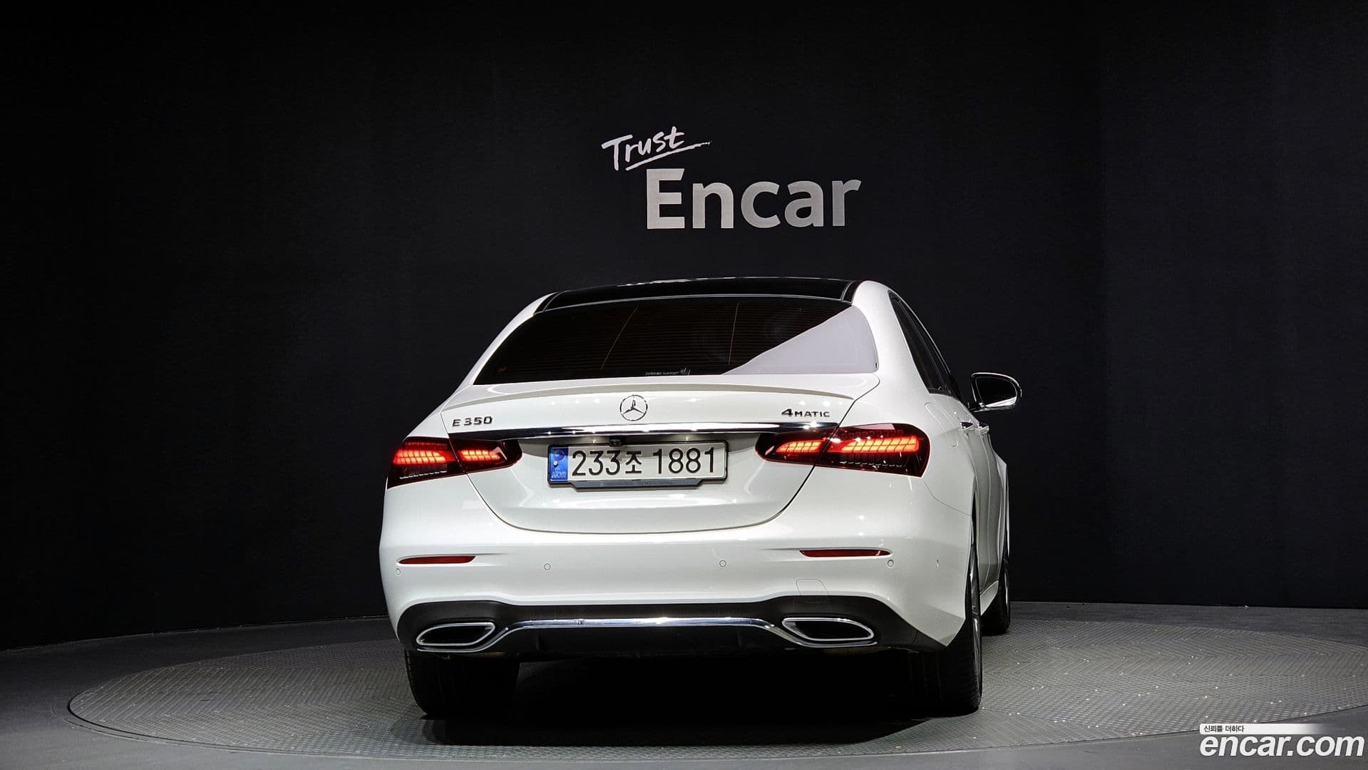 Main__Slider__Photo:E-Class Mercedes-Benz 2022.6-3