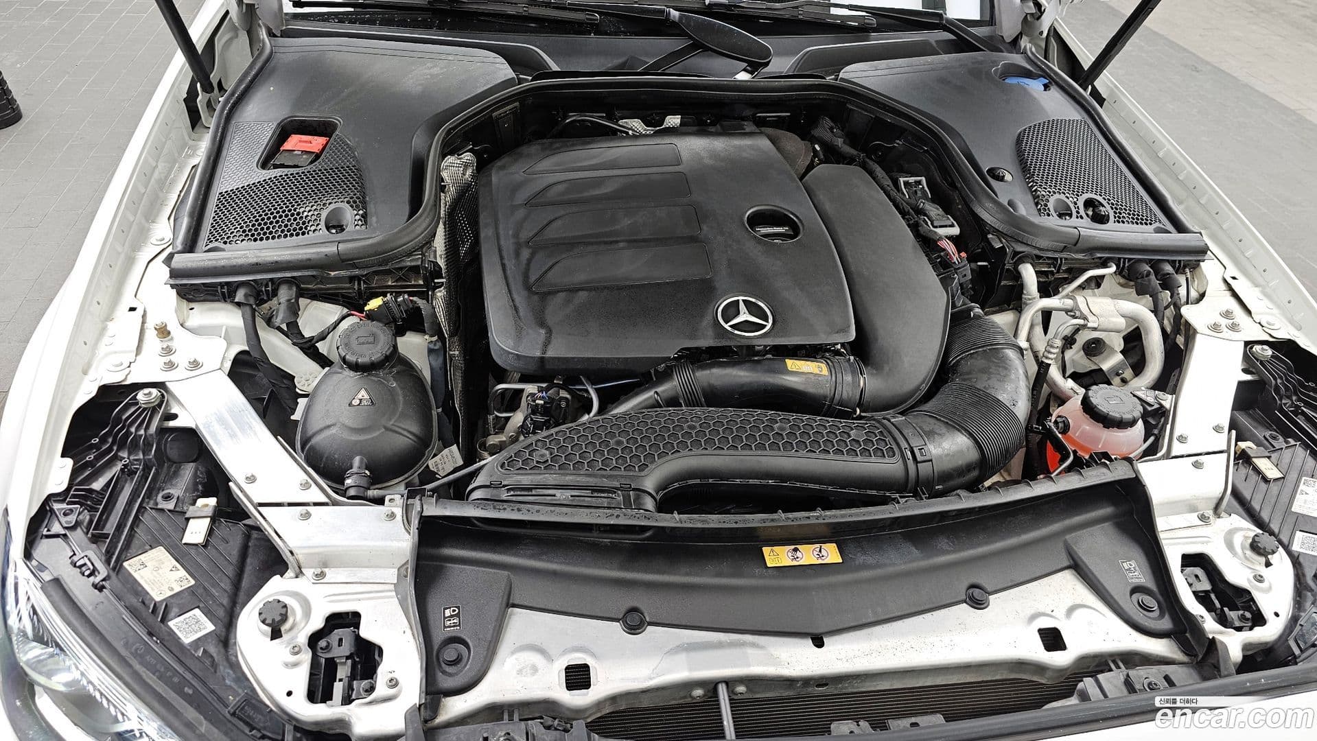 Main__Slider__Photo:E-Class Mercedes-Benz 2022.6-5