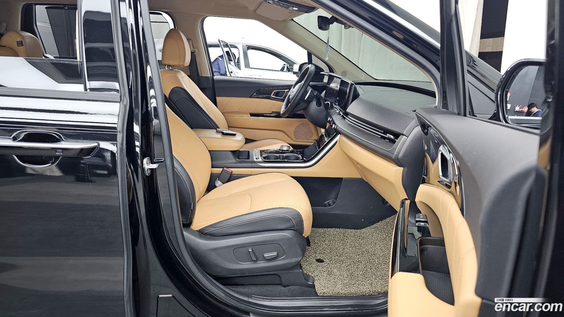 Main__Slider__Photo:Canival Kia 2021.0-10