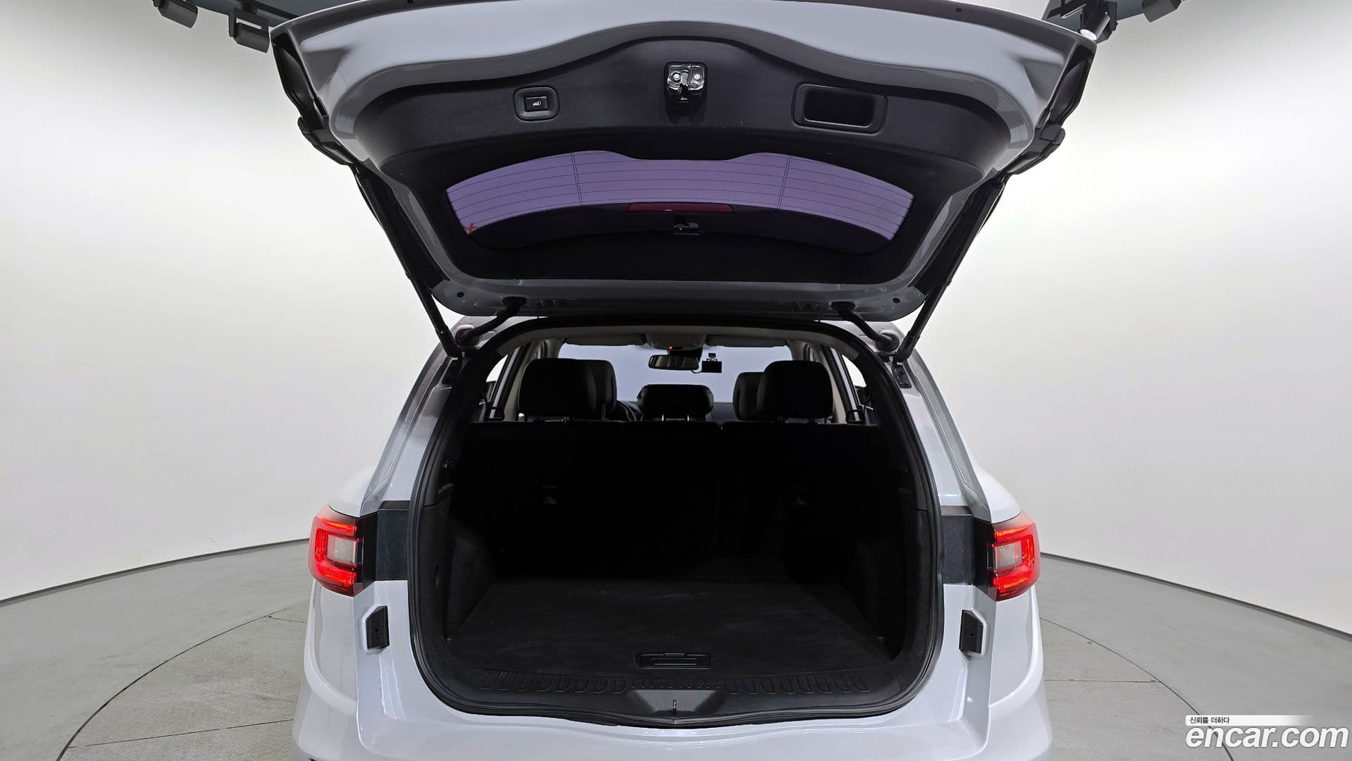 Main__Slider__Photo:QM6 Renault-KoreaSamsung 2018.6-19