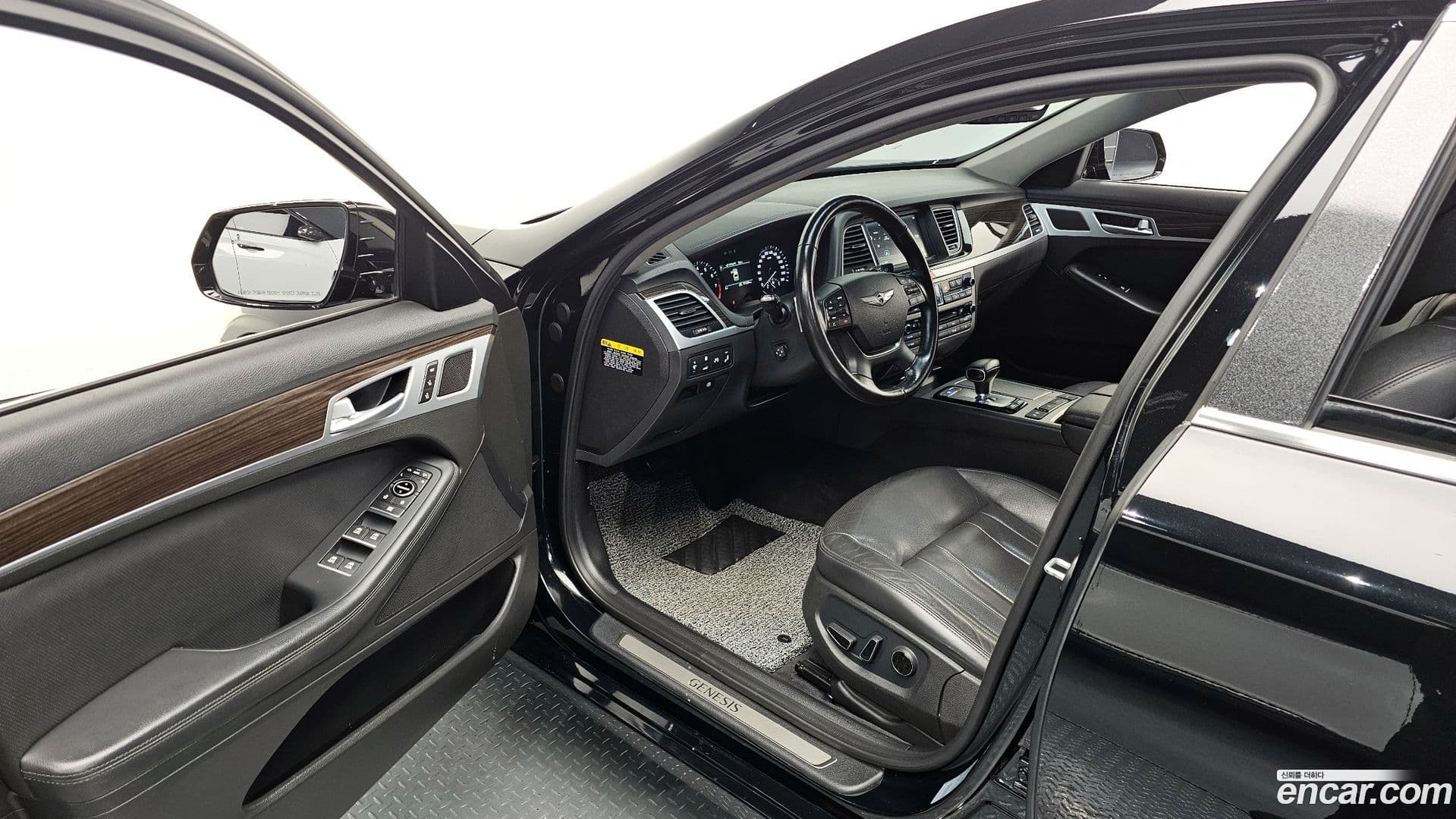 Main__Slider__Photo:G80 Genesis 2016.6-10