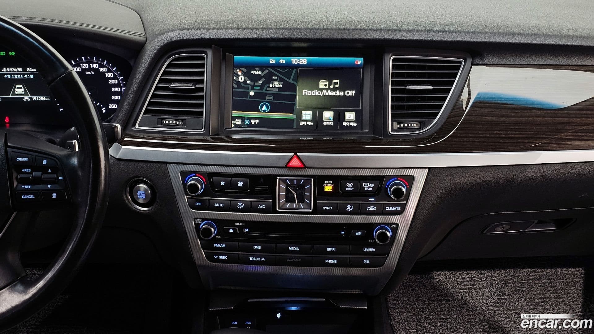 Main__Slider__Photo:G80 Genesis 2016.6-13