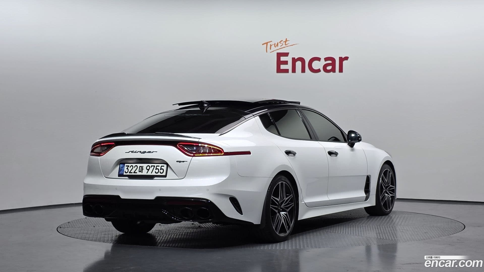 Main__Slider__Photo:Stinger Kia 2018.5-1